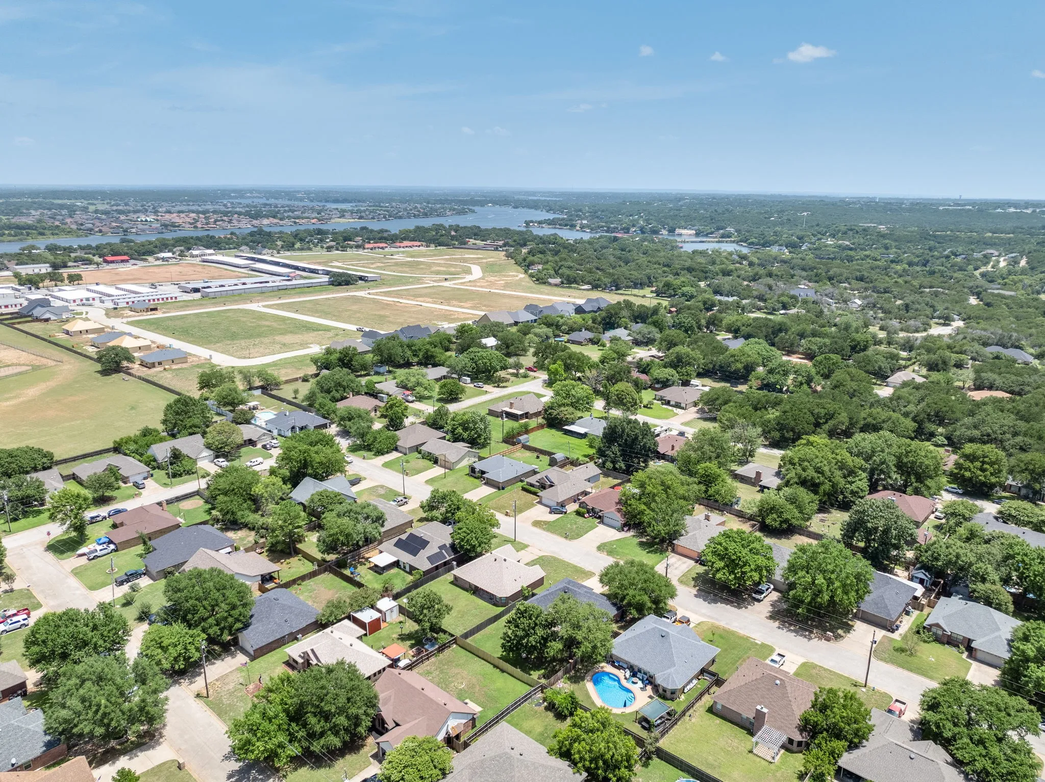 Single Family Residence For Sale in Hood County , 1510 Berry Patch Lane, Granbury, Texas 76048, 3 Bedroom, 2 Bathroom, 2 Garage spaces, 1,462 Sqft, built in 1998, mls#21310552, Real Estate Agent in Granbury, Homes For Sale in Hood county, Homes For Sale in Granbury, Realtor in Granbury Texas, Real Estate Brokerage Independent Realty Texas, Luminita Cordes Realtor