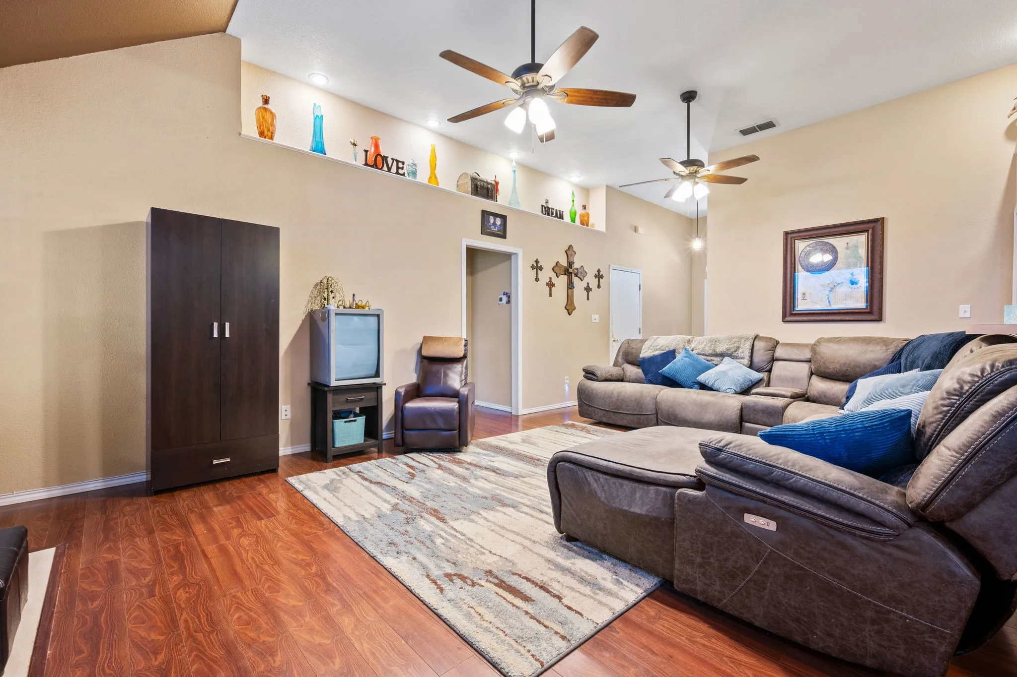 Single Family Residence For Sale in Hood County , 1510 Berry Patch Lane, Granbury, Texas 76048, 3 Bedroom, 2 Bathroom, 2 Garage spaces, 1,462 Sqft, built in 1998, mls#21310552, Real Estate Agent in Granbury, Homes For Sale in Hood county, Homes For Sale in Granbury, Realtor in Granbury Texas, Real Estate Brokerage Independent Realty Texas, Luminita Cordes Realtor