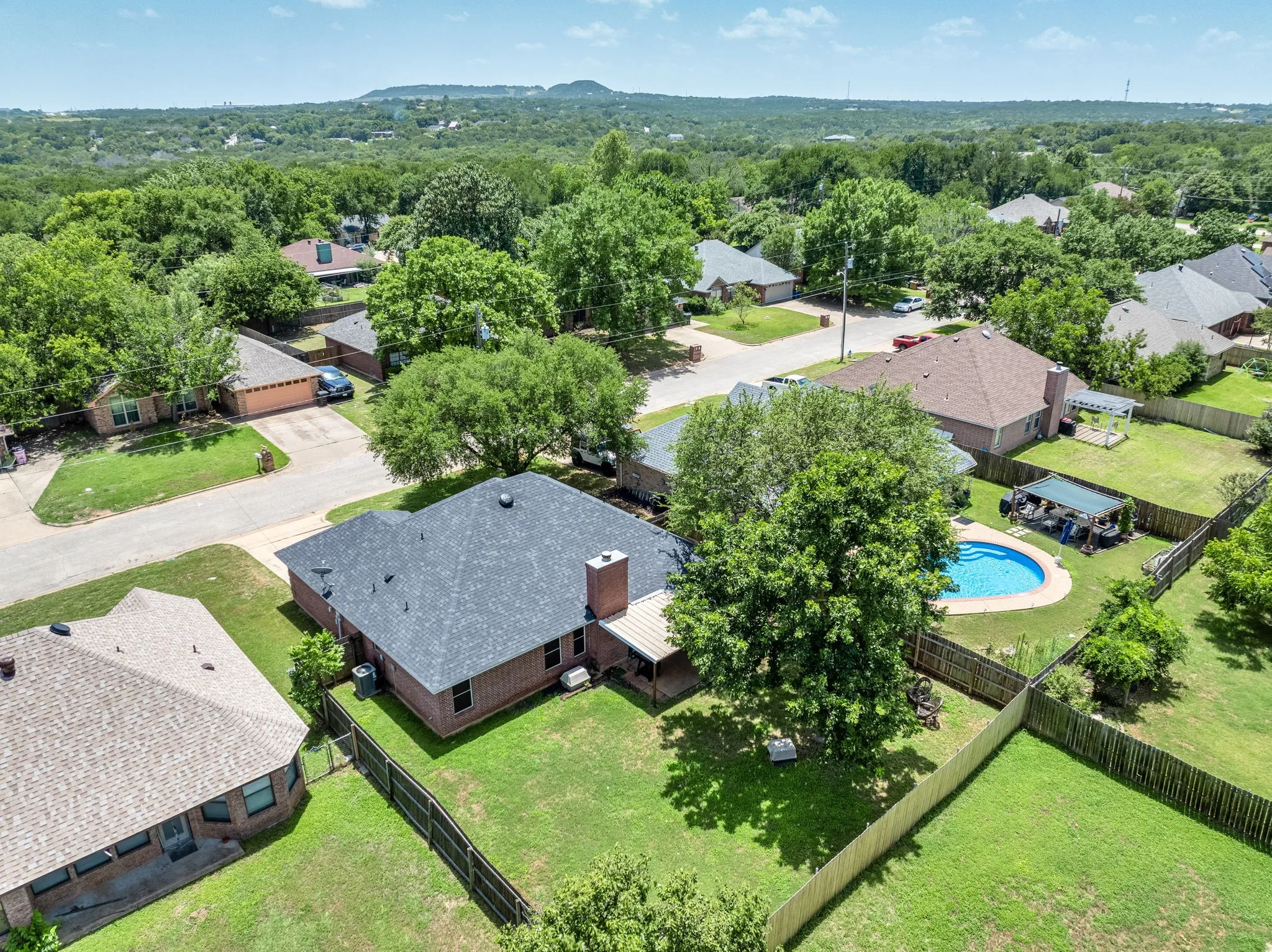 Single Family Residence For Sale in Hood County , 1510 Berry Patch Lane, Granbury, Texas 76048, 3 Bedroom, 2 Bathroom, 2 Garage spaces, 1,462 Sqft, built in 1998, mls#21310552, Real Estate Agent in Granbury, Homes For Sale in Hood county, Homes For Sale in Granbury, Realtor in Granbury Texas, Real Estate Brokerage Independent Realty Texas, Luminita Cordes Realtor