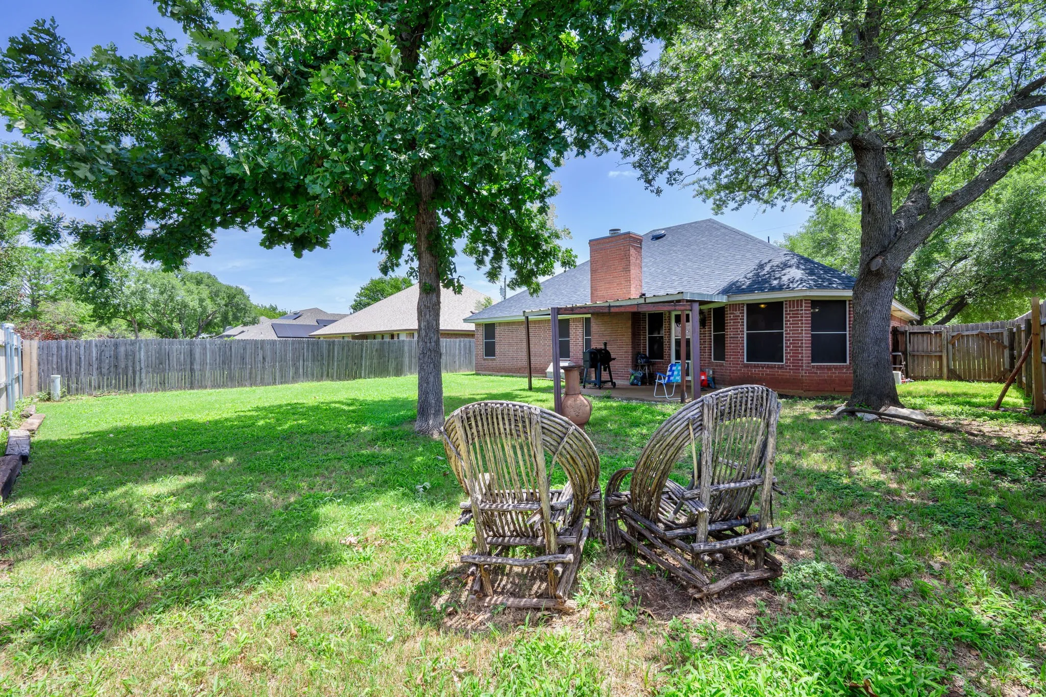 Single Family Residence For Sale in Hood County , 1510 Berry Patch Lane, Granbury, Texas 76048, 3 Bedroom, 2 Bathroom, 2 Garage spaces, 1,462 Sqft, built in 1998, mls#21310552, Real Estate Agent in Granbury, Homes For Sale in Hood county, Homes For Sale in Granbury, Realtor in Granbury Texas, Real Estate Brokerage Independent Realty Texas, Luminita Cordes Realtor
