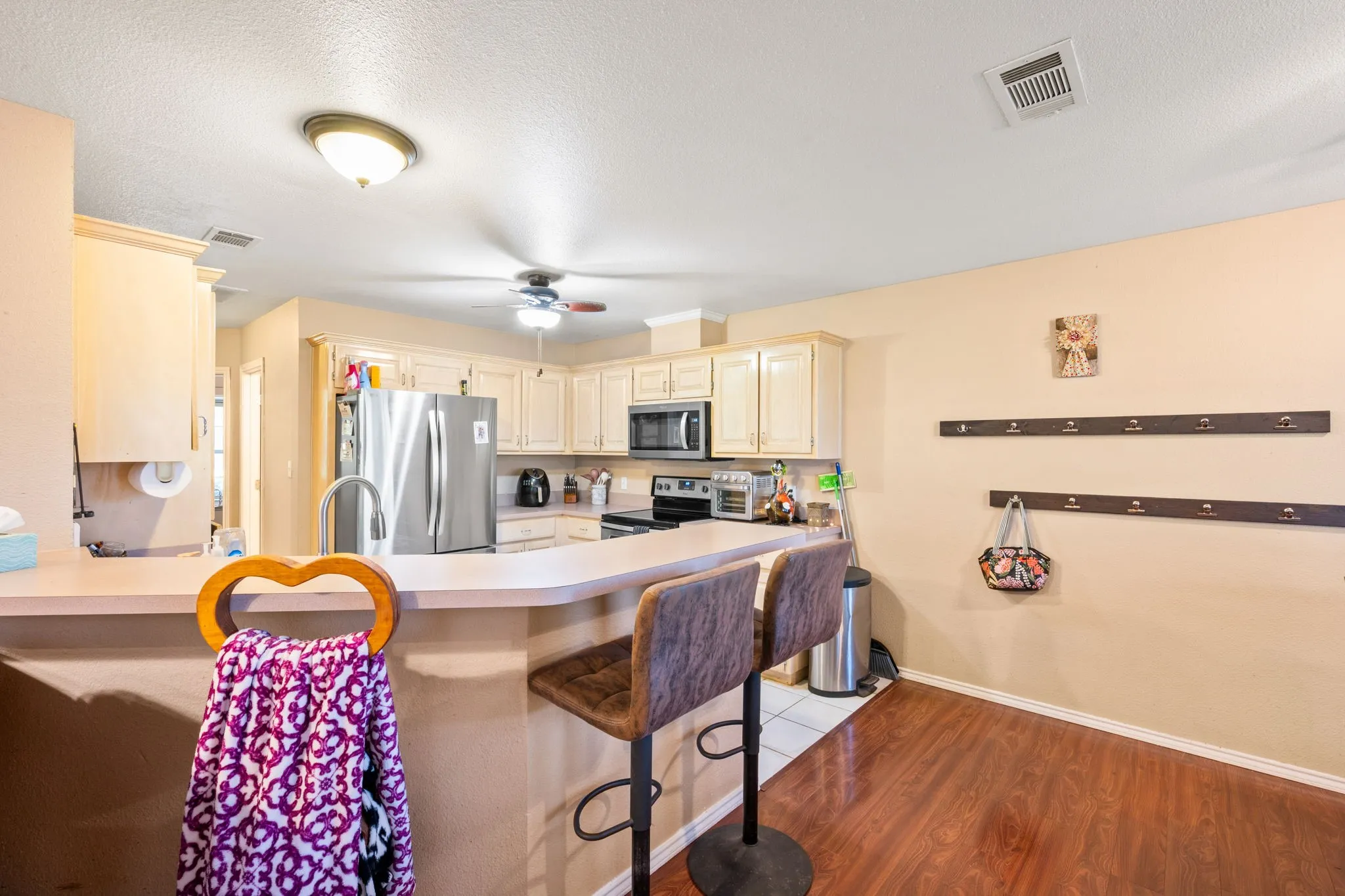 Single Family Residence For Sale in Hood County , 1510 Berry Patch Lane, Granbury, Texas 76048, 3 Bedroom, 2 Bathroom, 2 Garage spaces, 1,462 Sqft, built in 1998, mls#21310552, Real Estate Agent in Granbury, Homes For Sale in Hood county, Homes For Sale in Granbury, Realtor in Granbury Texas, Real Estate Brokerage Independent Realty Texas, Luminita Cordes Realtor