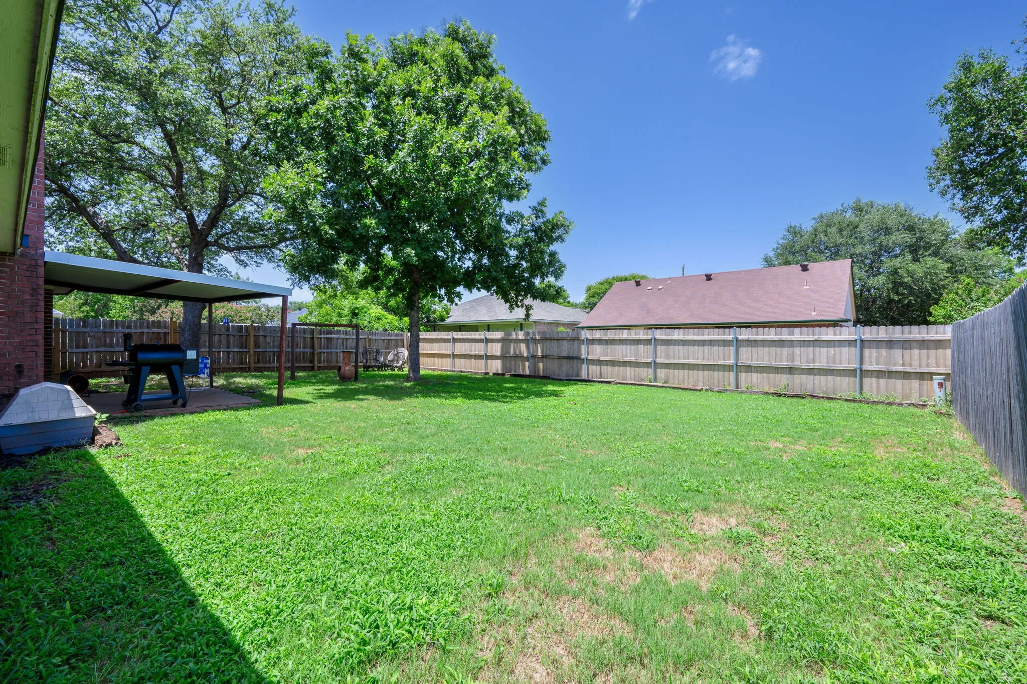 Single Family Residence For Sale in Hood County , 1510 Berry Patch Lane, Granbury, Texas 76048, 3 Bedroom, 2 Bathroom, 2 Garage spaces, 1,462 Sqft, built in 1998, mls#21310552, Real Estate Agent in Granbury, Homes For Sale in Hood county, Homes For Sale in Granbury, Realtor in Granbury Texas, Real Estate Brokerage Independent Realty Texas, Luminita Cordes Realtor