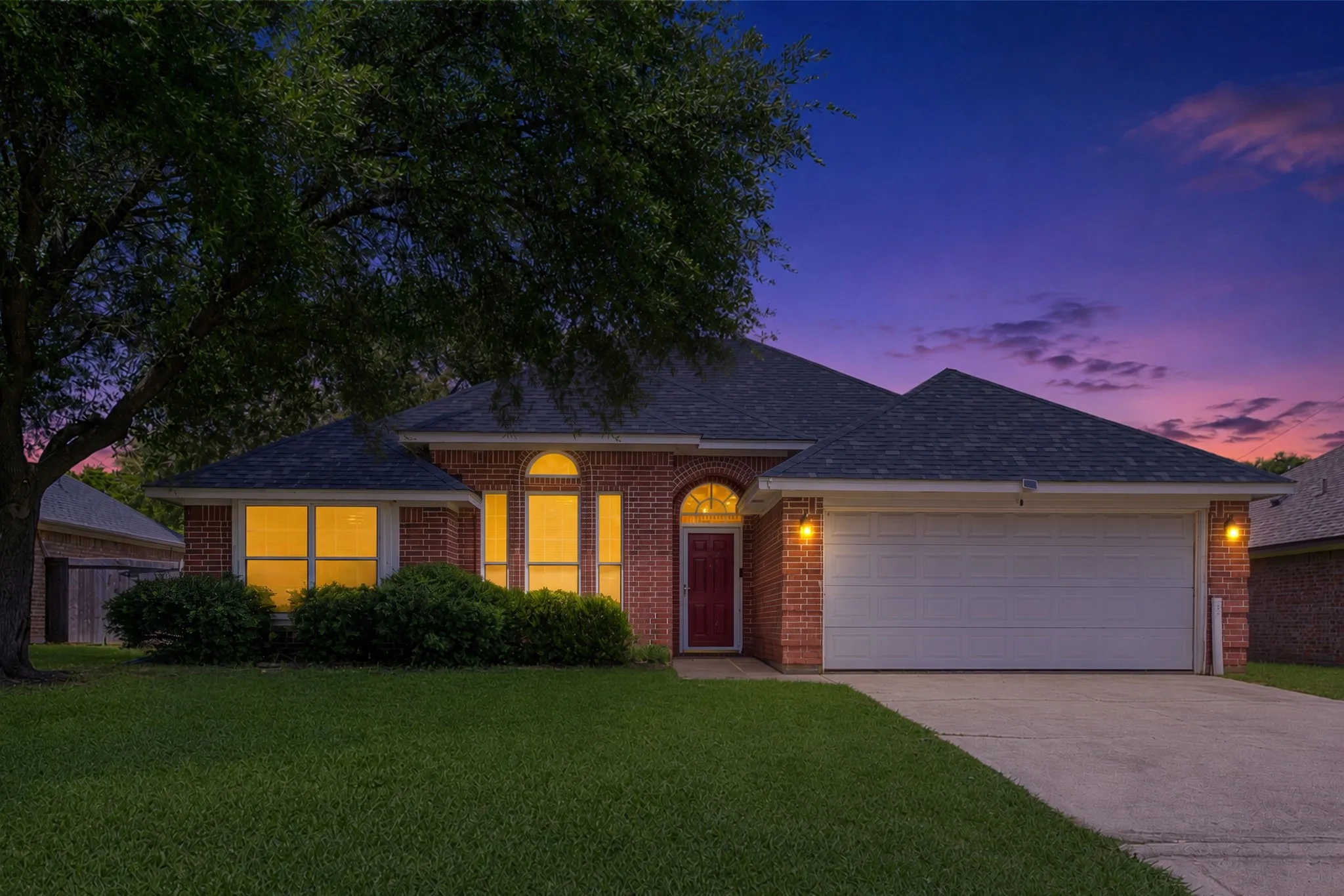 Single Family Residence For Sale in Hood County , 1510 Berry Patch Lane, Granbury, Texas 76048, 3 Bedroom, 2 Bathroom, 2 Garage spaces, 1,462 Sqft, built in 1998, mls#21310552, Real Estate Agent in Granbury, Homes For Sale in Hood county, Homes For Sale in Granbury, Realtor in Granbury Texas, Real Estate Brokerage Independent Realty Texas, Luminita Cordes Realtor