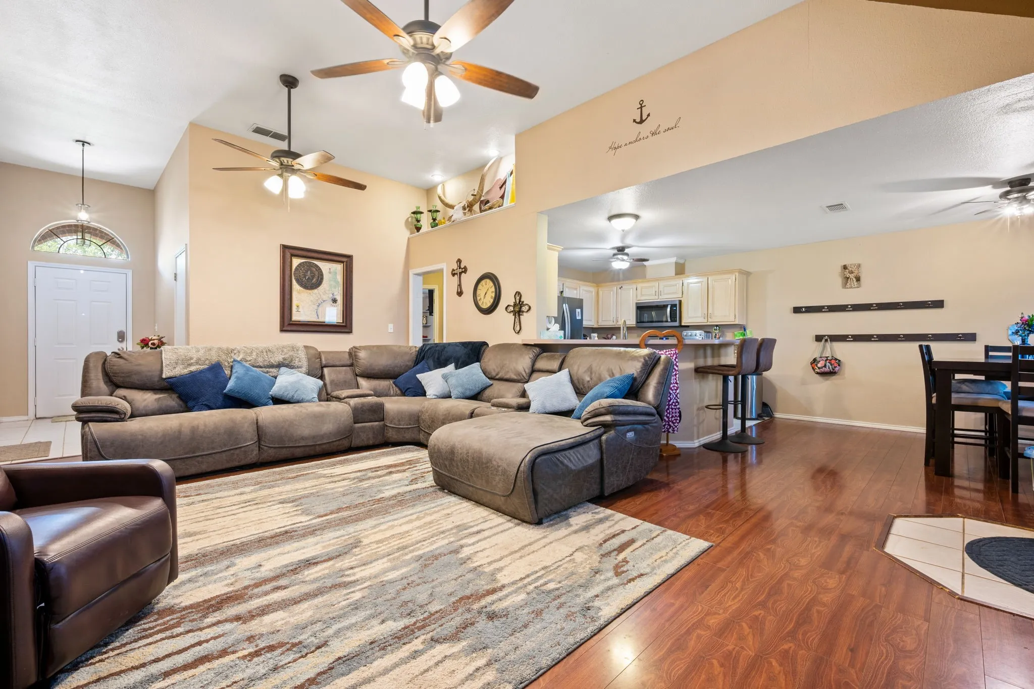 Single Family Residence For Sale in Hood County , 1510 Berry Patch Lane, Granbury, Texas 76048, 3 Bedroom, 2 Bathroom, 2 Garage spaces, 1,462 Sqft, built in 1998, mls#21310552, Real Estate Agent in Granbury, Homes For Sale in Hood county, Homes For Sale in Granbury, Realtor in Granbury Texas, Real Estate Brokerage Independent Realty Texas, Luminita Cordes Realtor