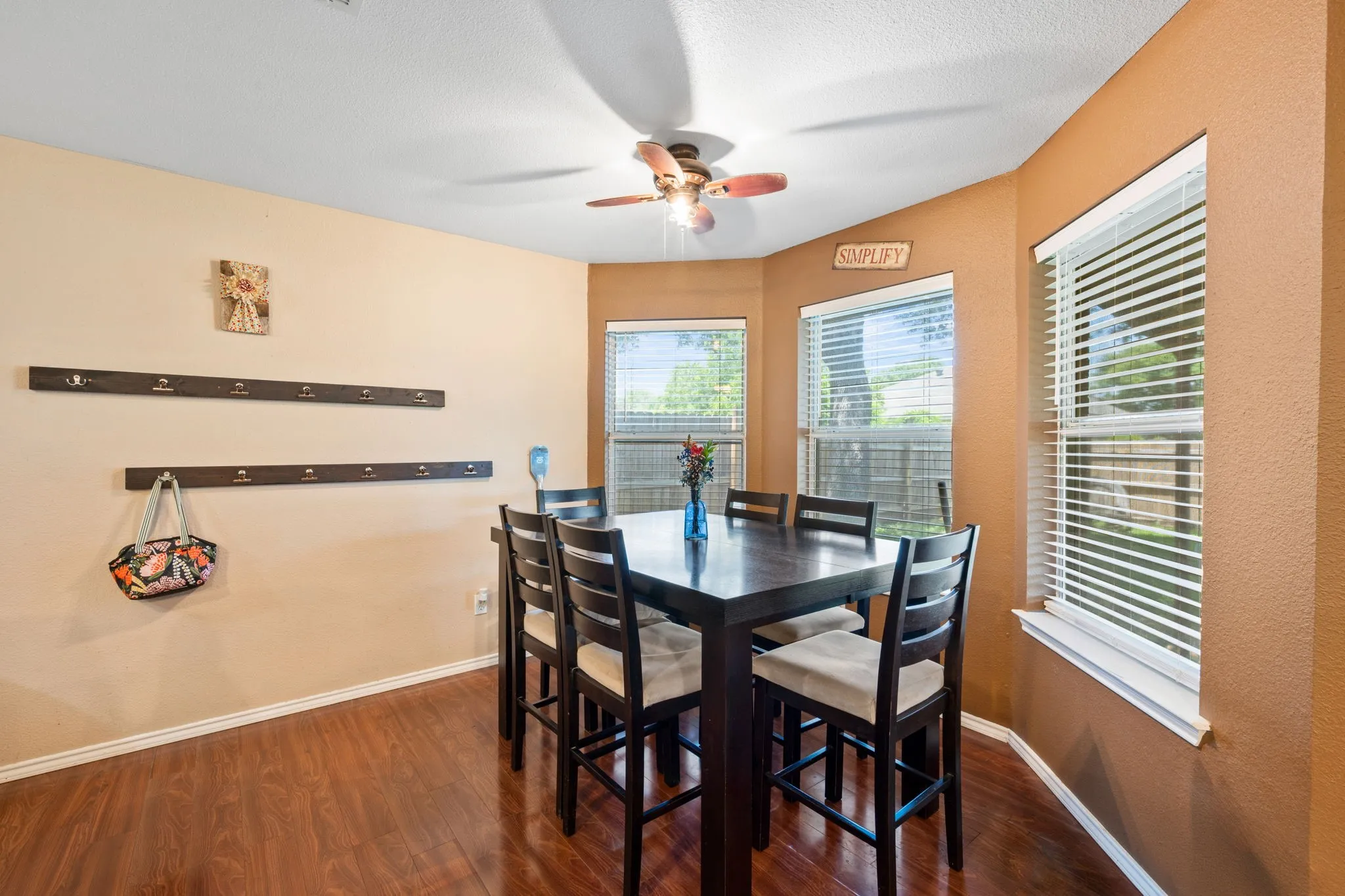 Single Family Residence For Sale in Hood County , 1510 Berry Patch Lane, Granbury, Texas 76048, 3 Bedroom, 2 Bathroom, 2 Garage spaces, 1,462 Sqft, built in 1998, mls#21310552, Real Estate Agent in Granbury, Homes For Sale in Hood county, Homes For Sale in Granbury, Realtor in Granbury Texas, Real Estate Brokerage Independent Realty Texas, Luminita Cordes Realtor