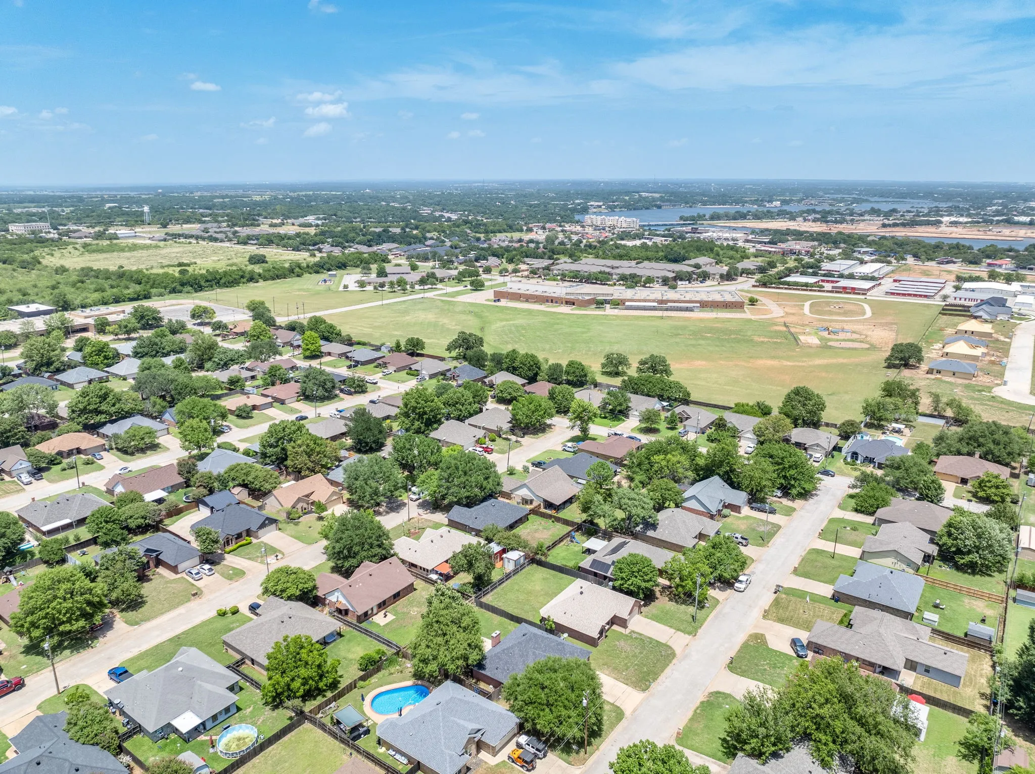 Single Family Residence For Sale in Hood County , 1510 Berry Patch Lane, Granbury, Texas 76048, 3 Bedroom, 2 Bathroom, 2 Garage spaces, 1,462 Sqft, built in 1998, mls#21310552, Real Estate Agent in Granbury, Homes For Sale in Hood county, Homes For Sale in Granbury, Realtor in Granbury Texas, Real Estate Brokerage Independent Realty Texas, Luminita Cordes Realtor
