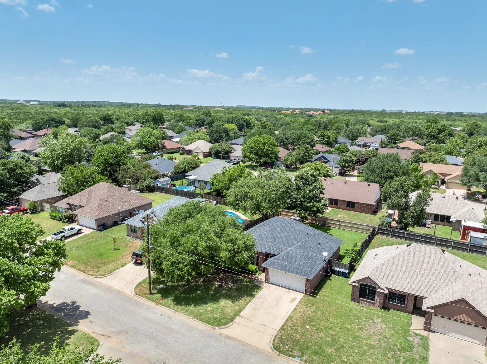 Single Family Residence For Sale in Hood County , 1510 Berry Patch Lane, Granbury, Texas 76048, 3 Bedroom, 2 Bathroom, 2 Garage spaces, 1,462 Sqft, built in 1998, mls#21310552, Real Estate Agent in Granbury, Homes For Sale in Hood county, Homes For Sale in Granbury, Realtor in Granbury Texas, Real Estate Brokerage Independent Realty Texas, Luminita Cordes Realtor