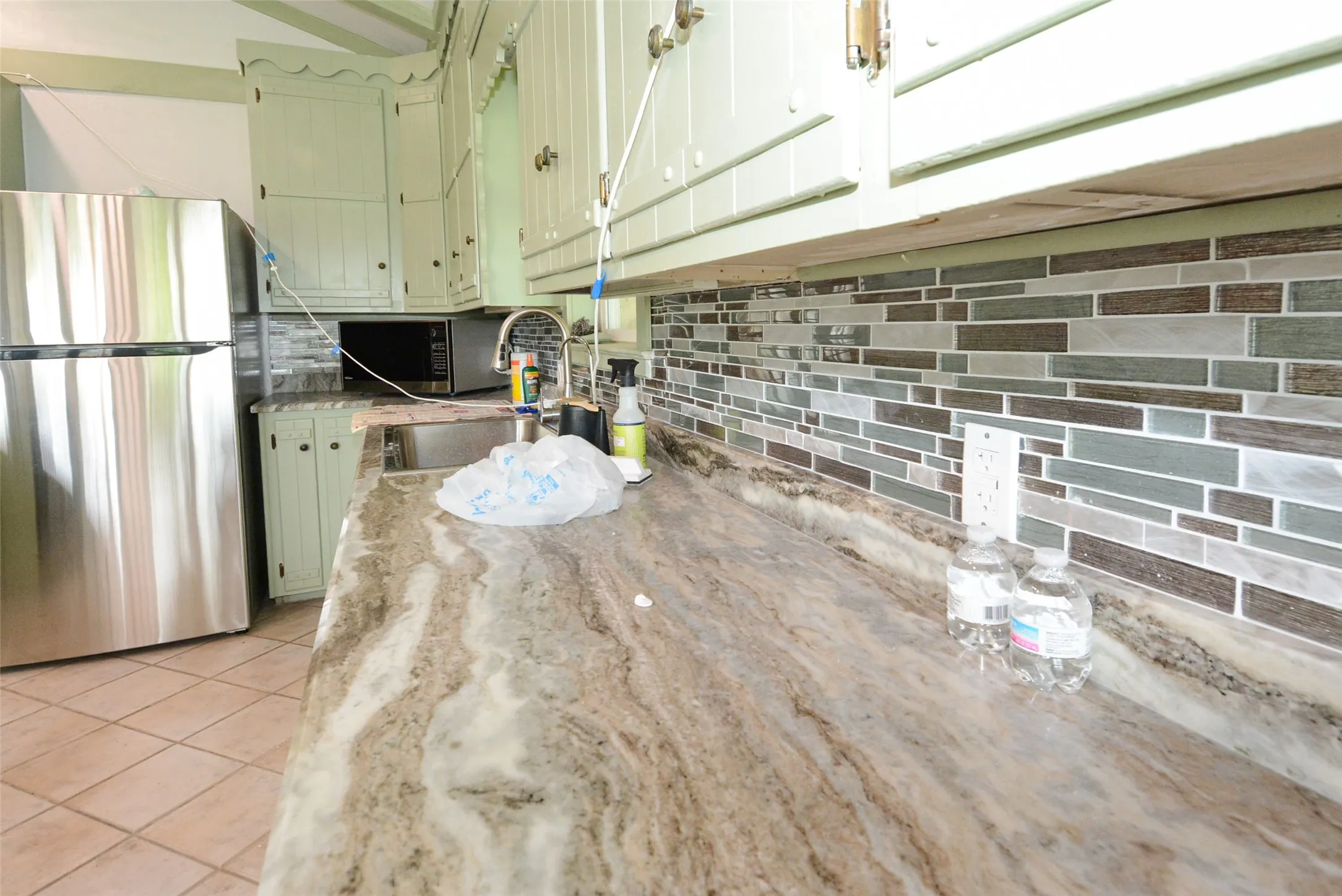 Single Family Residence For Sale in Henderson County , 142 Seaside Drive, Gun Barrel City, Texas 75156, 3 Bedrooms, 2 Bathrooms, 2 Garage spaces, 2,085 Sqft, built in 1968, Price $325,000, mls#21310576, Real Estate Agent in Gun Barrel City, Homes For Sale in Henderson county, Homes For Sale in Gun Barrel City, Realtor in Gun Barrel City Texas, Real Estate Brokerage Independent Realty Texas, Luminita Cordes Realtor