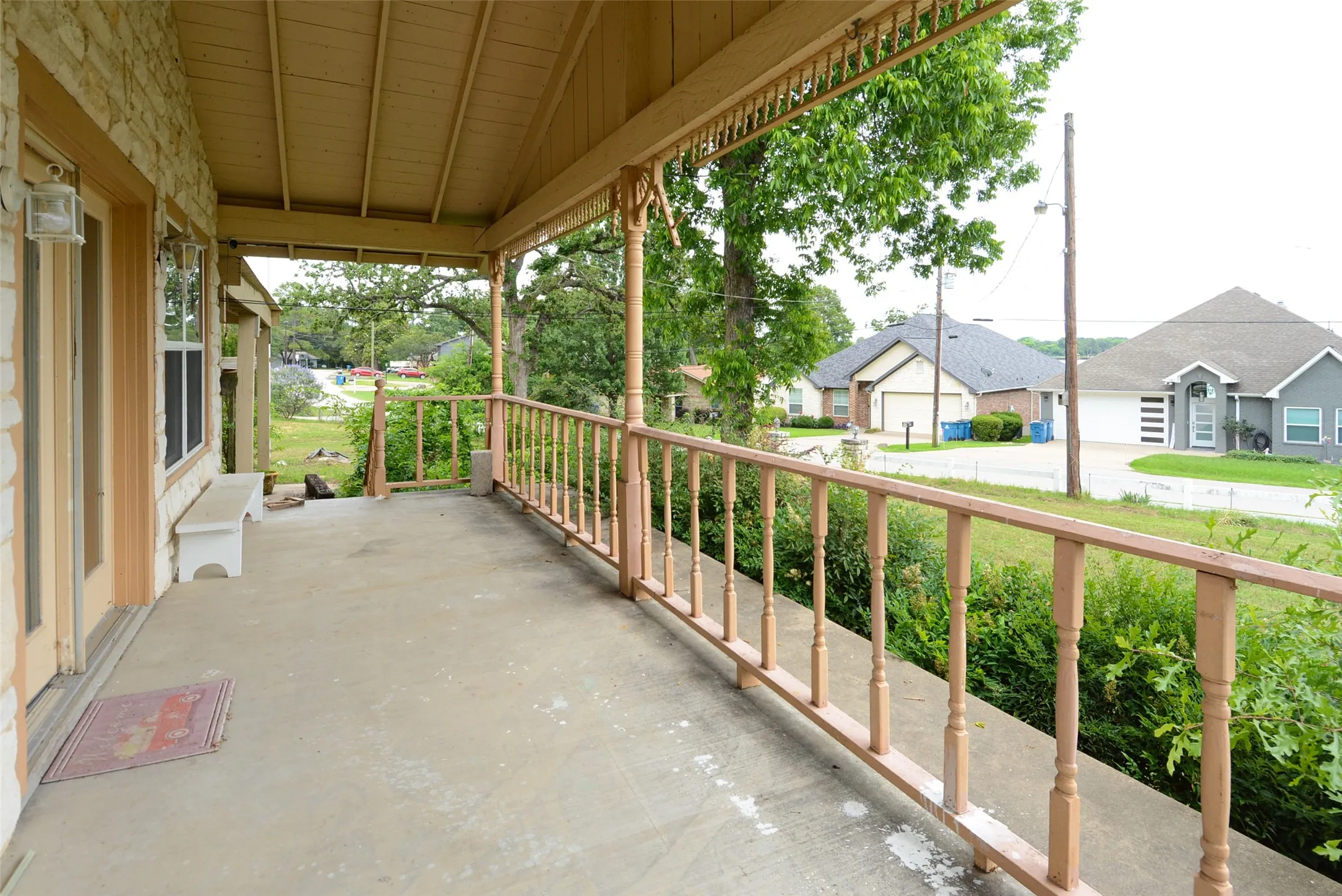 Single Family Residence For Sale in Henderson County , 142 Seaside Drive, Gun Barrel City, Texas 75156, 3 Bedrooms, 2 Bathrooms, 2 Garage spaces, 2,085 Sqft, built in 1968, Price $325,000, mls#21310576, Real Estate Agent in Gun Barrel City, Homes For Sale in Henderson county, Homes For Sale in Gun Barrel City, Realtor in Gun Barrel City Texas, Real Estate Brokerage Independent Realty Texas, Luminita Cordes Realtor