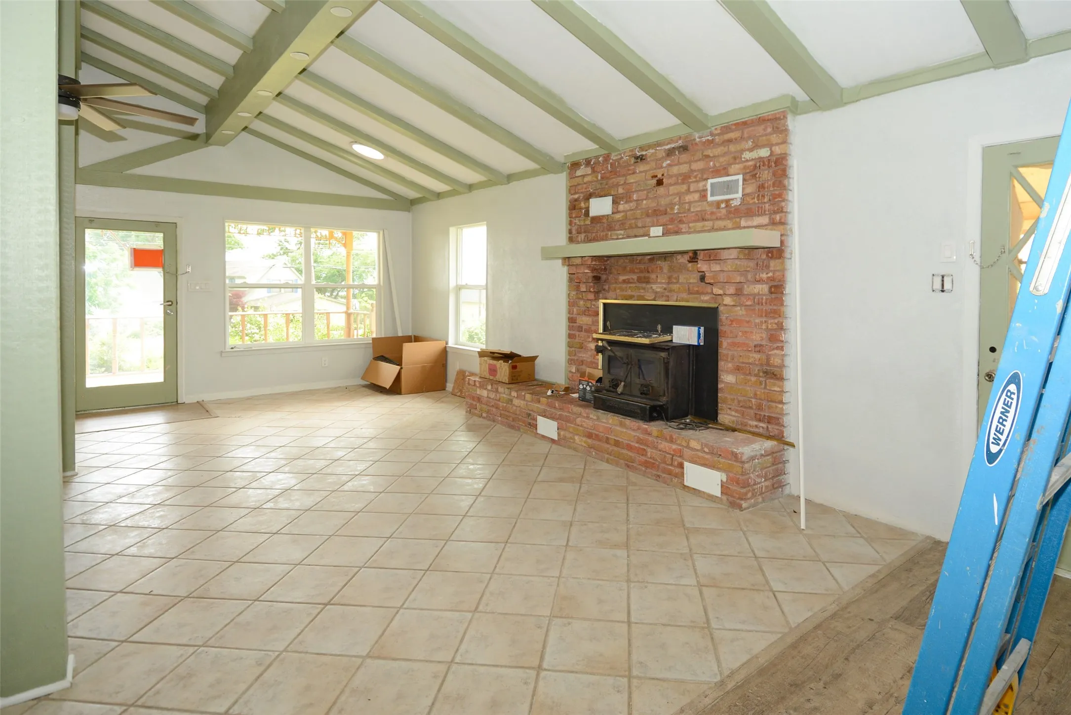 Single Family Residence For Sale in Henderson County , 142 Seaside Drive, Gun Barrel City, Texas 75156, 3 Bedrooms, 2 Bathrooms, 2 Garage spaces, 2,085 Sqft, built in 1968, Price $325,000, mls#21310576, Real Estate Agent in Gun Barrel City, Homes For Sale in Henderson county, Homes For Sale in Gun Barrel City, Realtor in Gun Barrel City Texas, Real Estate Brokerage Independent Realty Texas, Luminita Cordes Realtor