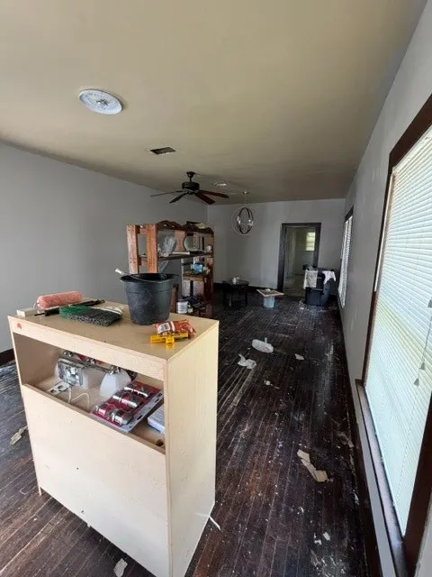 Single Family Residence For Sale in Tarrant County , 2203 Pearl Avenue, Fort Worth, Texas 76164, 3 Bedroom, 1 Bathroom, Garage spaces, 1,074 Sqft, built in 1922, mls#21310595, Real Estate Agent in Fort Worth, Homes For Sale in Tarrant county, Homes For Sale in Fort Worth, Realtor in Fort Worth Texas, Real Estate Brokerage Independent Realty Texas, Luminita Cordes Realtor