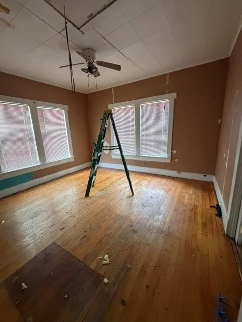 Single Family Residence For Sale in Tarrant County , 2203 Pearl Avenue, Fort Worth, Texas 76164, 3 Bedroom, 1 Bathroom, Garage spaces, 1,074 Sqft, built in 1922, mls#21310595, Real Estate Agent in Fort Worth, Homes For Sale in Tarrant county, Homes For Sale in Fort Worth, Realtor in Fort Worth Texas, Real Estate Brokerage Independent Realty Texas, Luminita Cordes Realtor