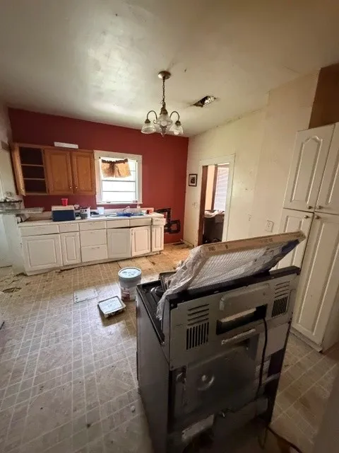 Single Family Residence For Sale in Tarrant County , 2203 Pearl Avenue, Fort Worth, Texas 76164, 3 Bedroom, 1 Bathroom, Garage spaces, 1,074 Sqft, built in 1922, mls#21310595, Real Estate Agent in Fort Worth, Homes For Sale in Tarrant county, Homes For Sale in Fort Worth, Realtor in Fort Worth Texas, Real Estate Brokerage Independent Realty Texas, Luminita Cordes Realtor