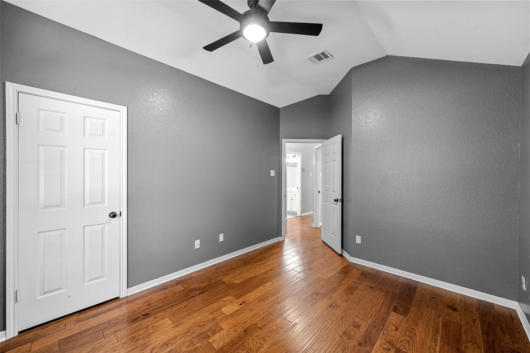 Single Family Residence For Sale in Mc Lennan County , 10604 Sierra West Drive, Waco, Texas 76712, 4 Bedrooms, 2 Bathrooms, 2 Garage spaces, 1,708 Sqft, built in 1995, Price $319,900, mls#21310127, Real Estate Agent in Waco, Homes For Sale in Mc Lennan county, Homes For Sale in Waco, Realtor in Waco Texas, Real Estate Brokerage Independent Realty Texas, Luminita Cordes Realtor