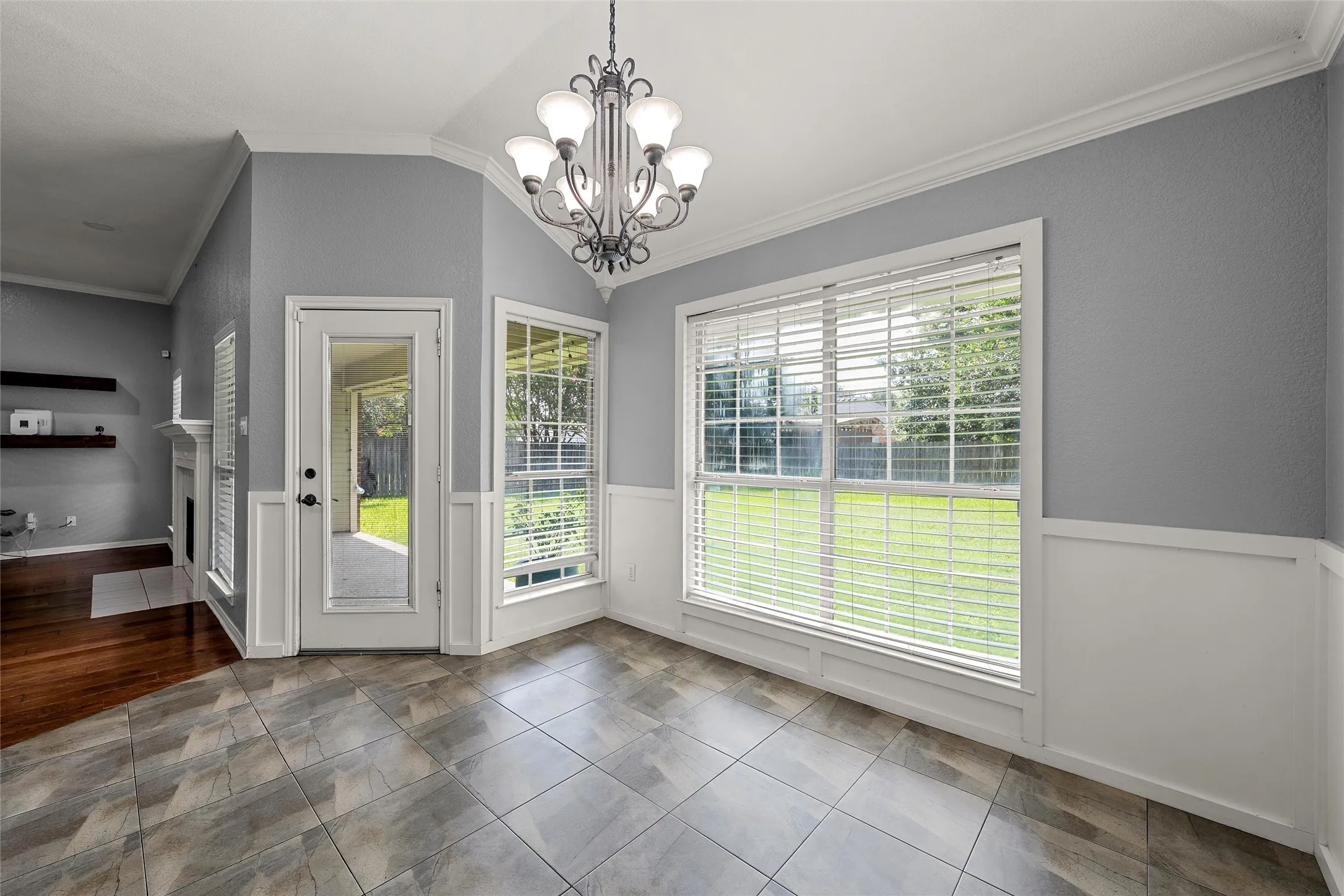 Single Family Residence For Sale in Mc Lennan County , 10604 Sierra West Drive, Waco, Texas 76712, 4 Bedrooms, 2 Bathrooms, 2 Garage spaces, 1,708 Sqft, built in 1995, Price $319,900, mls#21310127, Real Estate Agent in Waco, Homes For Sale in Mc Lennan county, Homes For Sale in Waco, Realtor in Waco Texas, Real Estate Brokerage Independent Realty Texas, Luminita Cordes Realtor