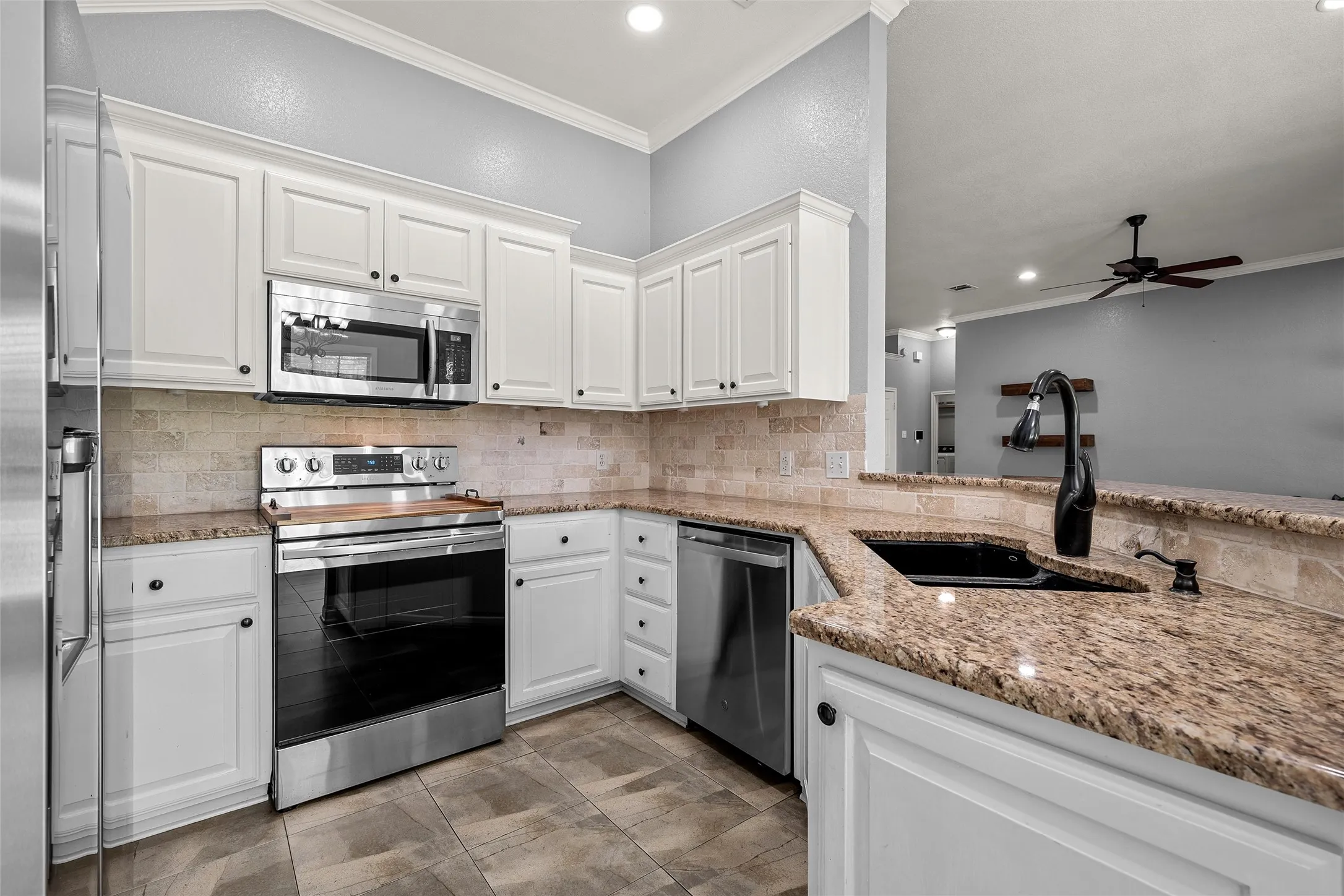 Single Family Residence For Sale in Mc Lennan County , 10604 Sierra West Drive, Waco, Texas 76712, 4 Bedrooms, 2 Bathrooms, 2 Garage spaces, 1,708 Sqft, built in 1995, Price $319,900, mls#21310127, Real Estate Agent in Waco, Homes For Sale in Mc Lennan county, Homes For Sale in Waco, Realtor in Waco Texas, Real Estate Brokerage Independent Realty Texas, Luminita Cordes Realtor