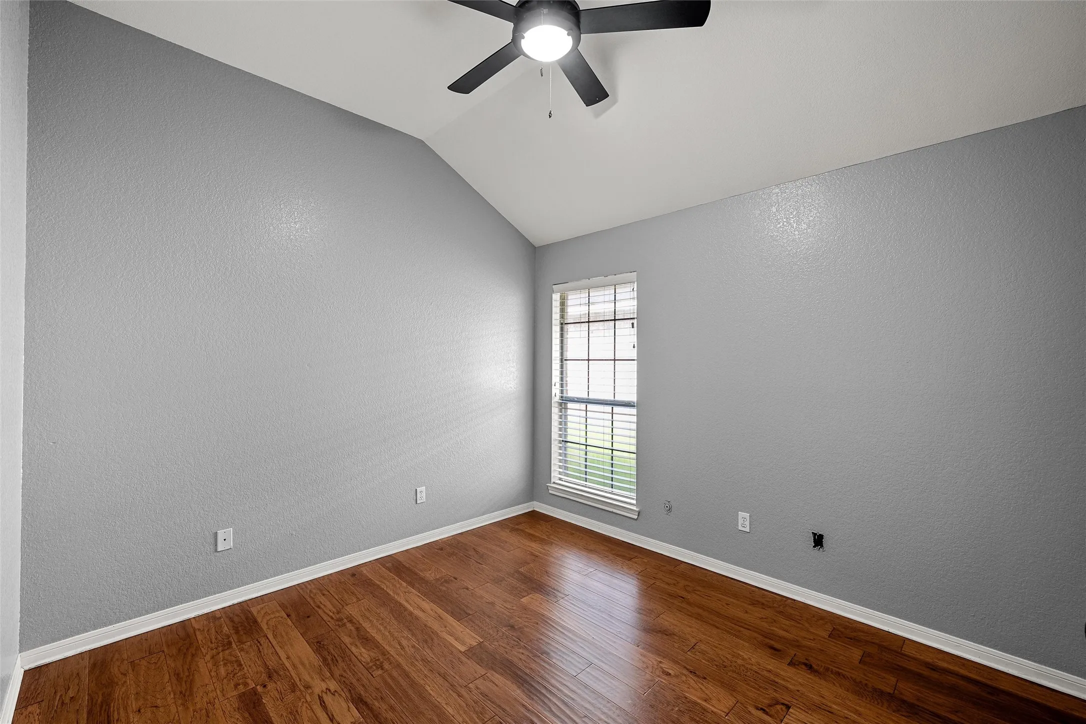 Single Family Residence For Sale in Mc Lennan County , 10604 Sierra West Drive, Waco, Texas 76712, 4 Bedrooms, 2 Bathrooms, 2 Garage spaces, 1,708 Sqft, built in 1995, Price $319,900, mls#21310127, Real Estate Agent in Waco, Homes For Sale in Mc Lennan county, Homes For Sale in Waco, Realtor in Waco Texas, Real Estate Brokerage Independent Realty Texas, Luminita Cordes Realtor