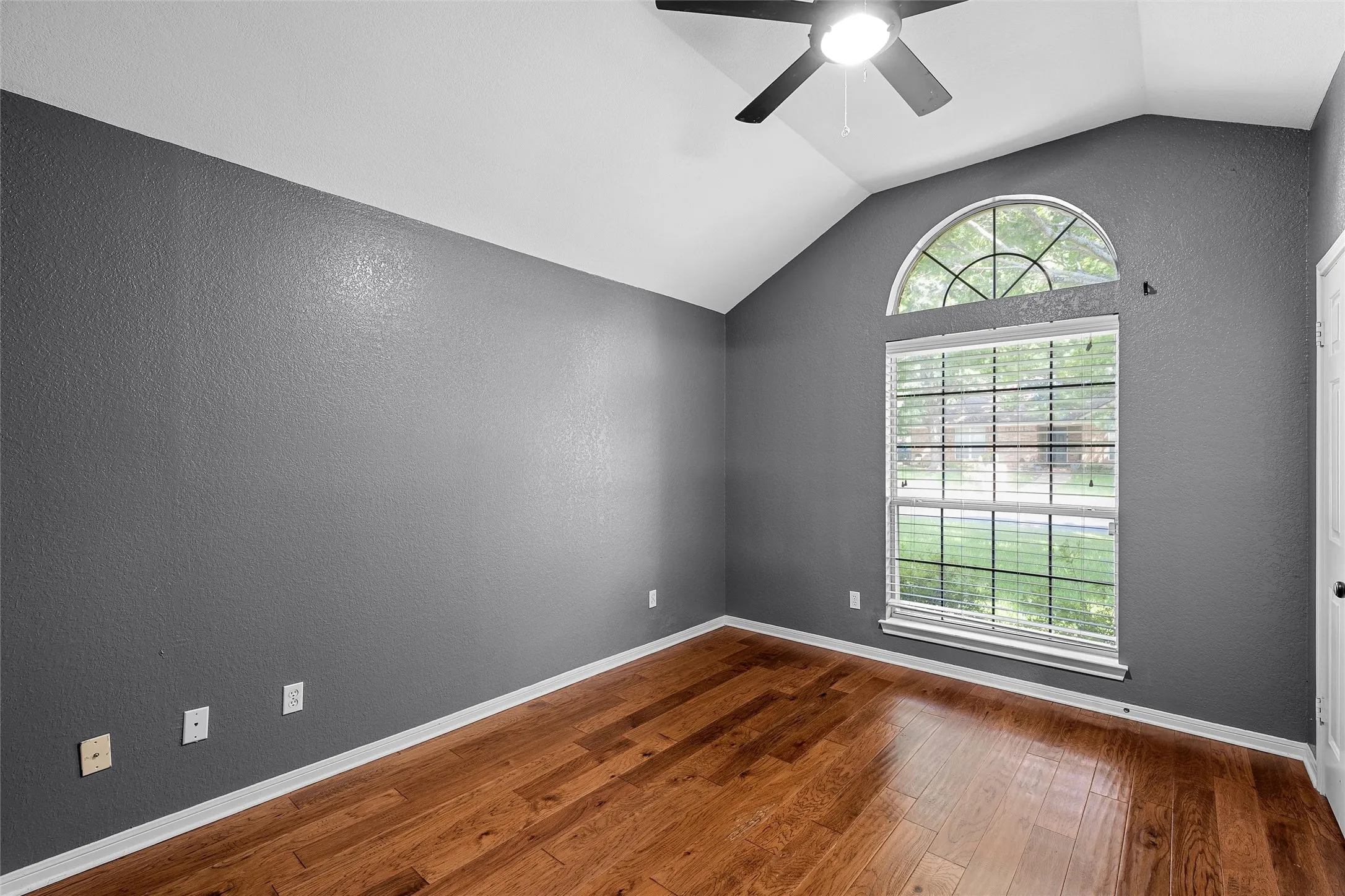 Single Family Residence For Sale in Mc Lennan County , 10604 Sierra West Drive, Waco, Texas 76712, 4 Bedrooms, 2 Bathrooms, 2 Garage spaces, 1,708 Sqft, built in 1995, Price $319,900, mls#21310127, Real Estate Agent in Waco, Homes For Sale in Mc Lennan county, Homes For Sale in Waco, Realtor in Waco Texas, Real Estate Brokerage Independent Realty Texas, Luminita Cordes Realtor