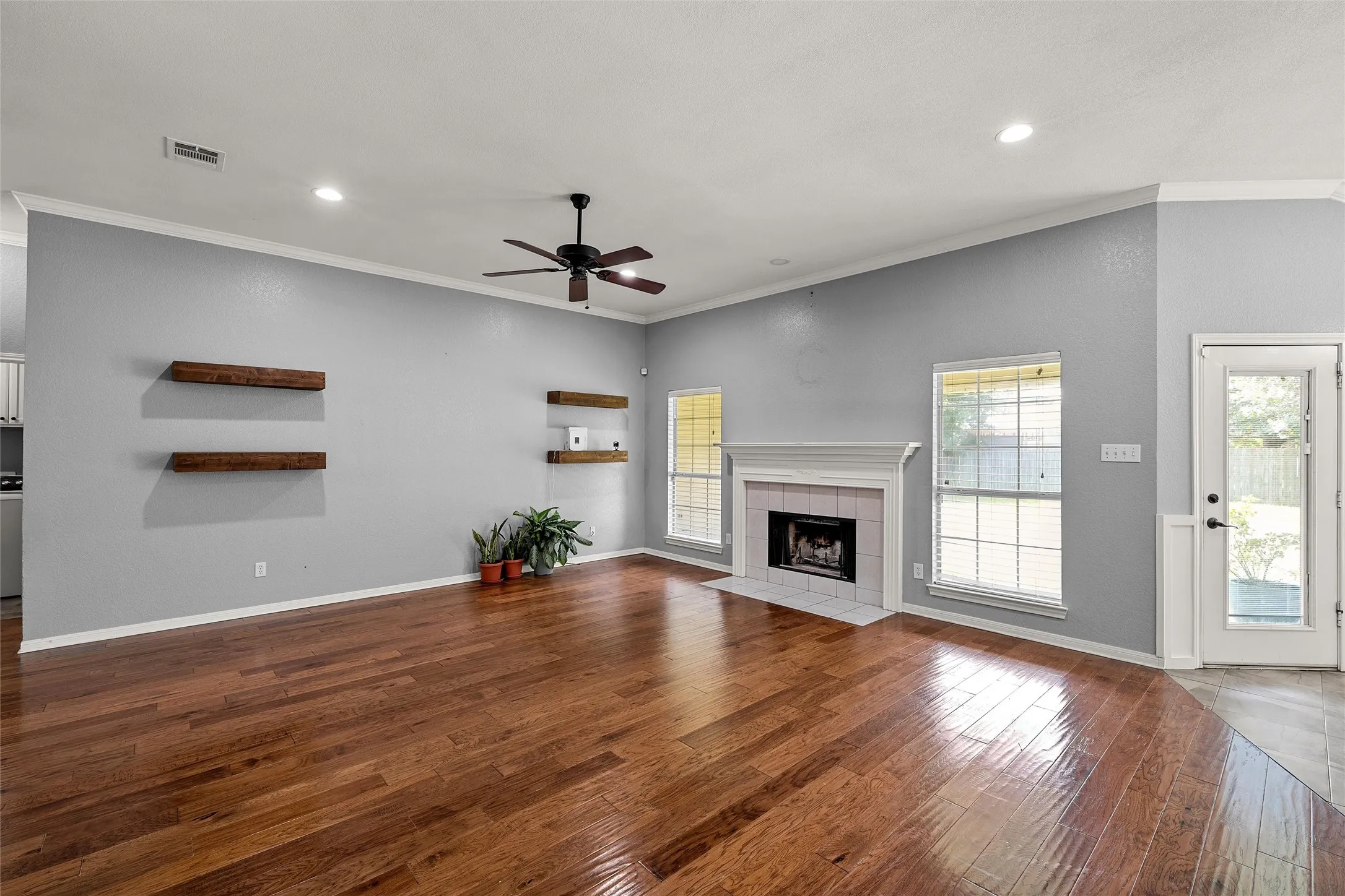 Single Family Residence For Sale in Mc Lennan County , 10604 Sierra West Drive, Waco, Texas 76712, 4 Bedrooms, 2 Bathrooms, 2 Garage spaces, 1,708 Sqft, built in 1995, Price $319,900, mls#21310127, Real Estate Agent in Waco, Homes For Sale in Mc Lennan county, Homes For Sale in Waco, Realtor in Waco Texas, Real Estate Brokerage Independent Realty Texas, Luminita Cordes Realtor