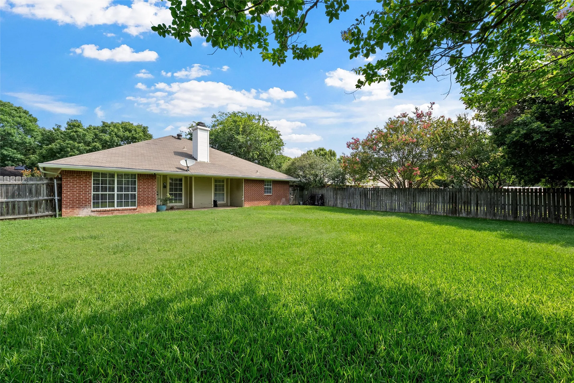 Single Family Residence For Sale in Mc Lennan County , 10604 Sierra West Drive, Waco, Texas 76712, 4 Bedrooms, 2 Bathrooms, 2 Garage spaces, 1,708 Sqft, built in 1995, Price $319,900, mls#21310127, Real Estate Agent in Waco, Homes For Sale in Mc Lennan county, Homes For Sale in Waco, Realtor in Waco Texas, Real Estate Brokerage Independent Realty Texas, Luminita Cordes Realtor