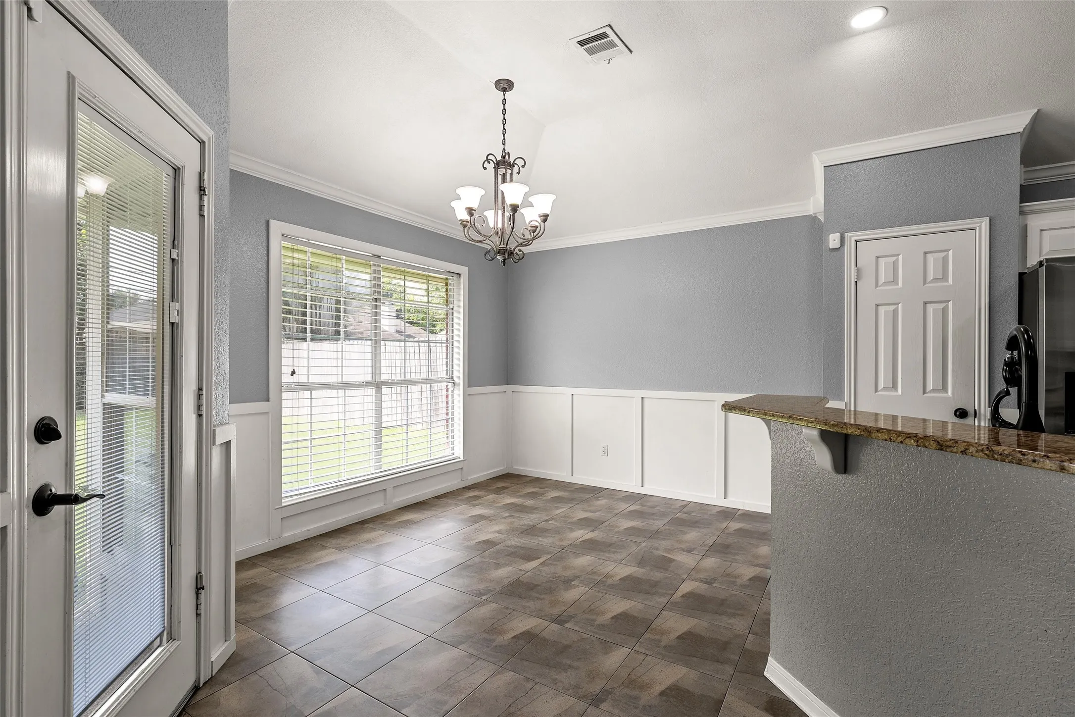 Single Family Residence For Sale in Mc Lennan County , 10604 Sierra West Drive, Waco, Texas 76712, 4 Bedrooms, 2 Bathrooms, 2 Garage spaces, 1,708 Sqft, built in 1995, Price $319,900, mls#21310127, Real Estate Agent in Waco, Homes For Sale in Mc Lennan county, Homes For Sale in Waco, Realtor in Waco Texas, Real Estate Brokerage Independent Realty Texas, Luminita Cordes Realtor