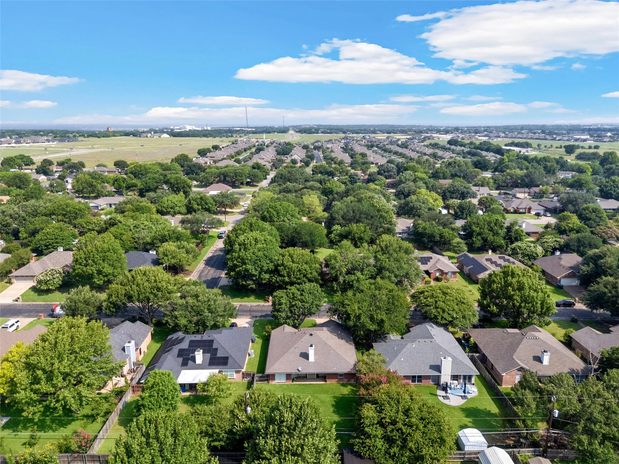 Single Family Residence For Sale in Mc Lennan County , 10604 Sierra West Drive, Waco, Texas 76712, 4 Bedrooms, 2 Bathrooms, 2 Garage spaces, 1,708 Sqft, built in 1995, Price $319,900, mls#21310127, Real Estate Agent in Waco, Homes For Sale in Mc Lennan county, Homes For Sale in Waco, Realtor in Waco Texas, Real Estate Brokerage Independent Realty Texas, Luminita Cordes Realtor