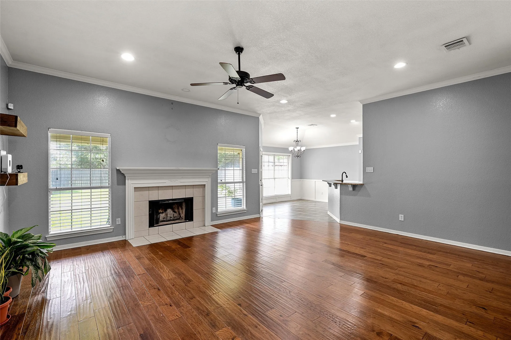 Single Family Residence For Sale in Mc Lennan County , 10604 Sierra West Drive, Waco, Texas 76712, 4 Bedrooms, 2 Bathrooms, 2 Garage spaces, 1,708 Sqft, built in 1995, Price $319,900, mls#21310127, Real Estate Agent in Waco, Homes For Sale in Mc Lennan county, Homes For Sale in Waco, Realtor in Waco Texas, Real Estate Brokerage Independent Realty Texas, Luminita Cordes Realtor