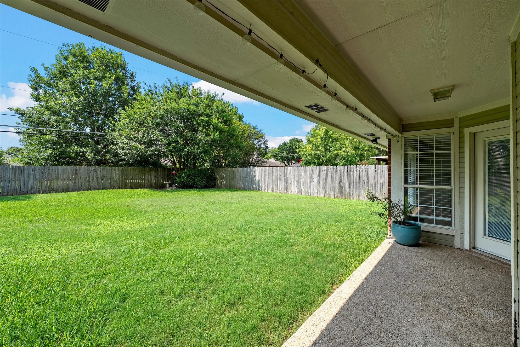 Single Family Residence For Sale in Mc Lennan County , 10604 Sierra West Drive, Waco, Texas 76712, 4 Bedrooms, 2 Bathrooms, 2 Garage spaces, 1,708 Sqft, built in 1995, Price $319,900, mls#21310127, Real Estate Agent in Waco, Homes For Sale in Mc Lennan county, Homes For Sale in Waco, Realtor in Waco Texas, Real Estate Brokerage Independent Realty Texas, Luminita Cordes Realtor
