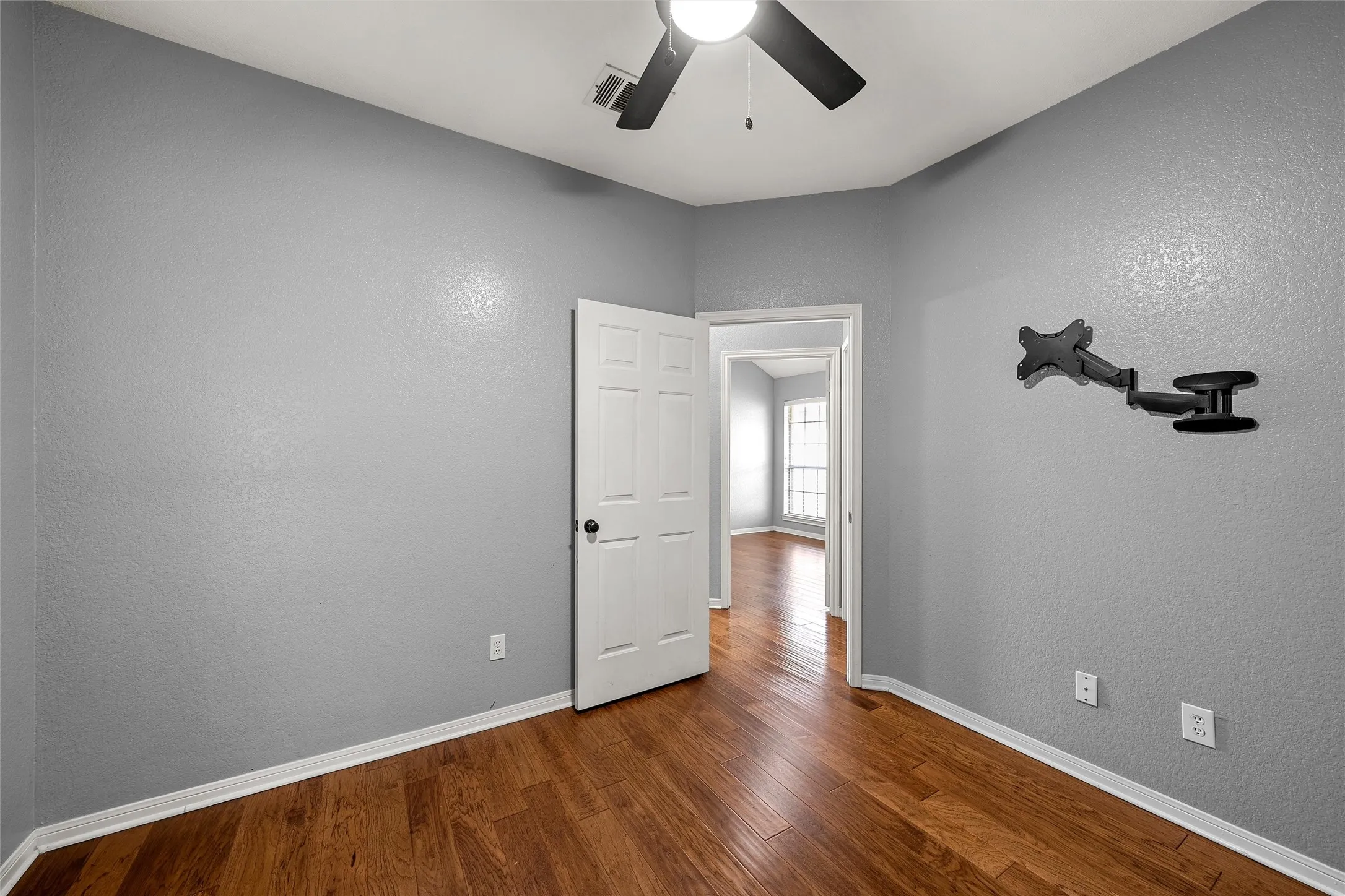 Single Family Residence For Sale in Mc Lennan County , 10604 Sierra West Drive, Waco, Texas 76712, 4 Bedrooms, 2 Bathrooms, 2 Garage spaces, 1,708 Sqft, built in 1995, Price $319,900, mls#21310127, Real Estate Agent in Waco, Homes For Sale in Mc Lennan county, Homes For Sale in Waco, Realtor in Waco Texas, Real Estate Brokerage Independent Realty Texas, Luminita Cordes Realtor