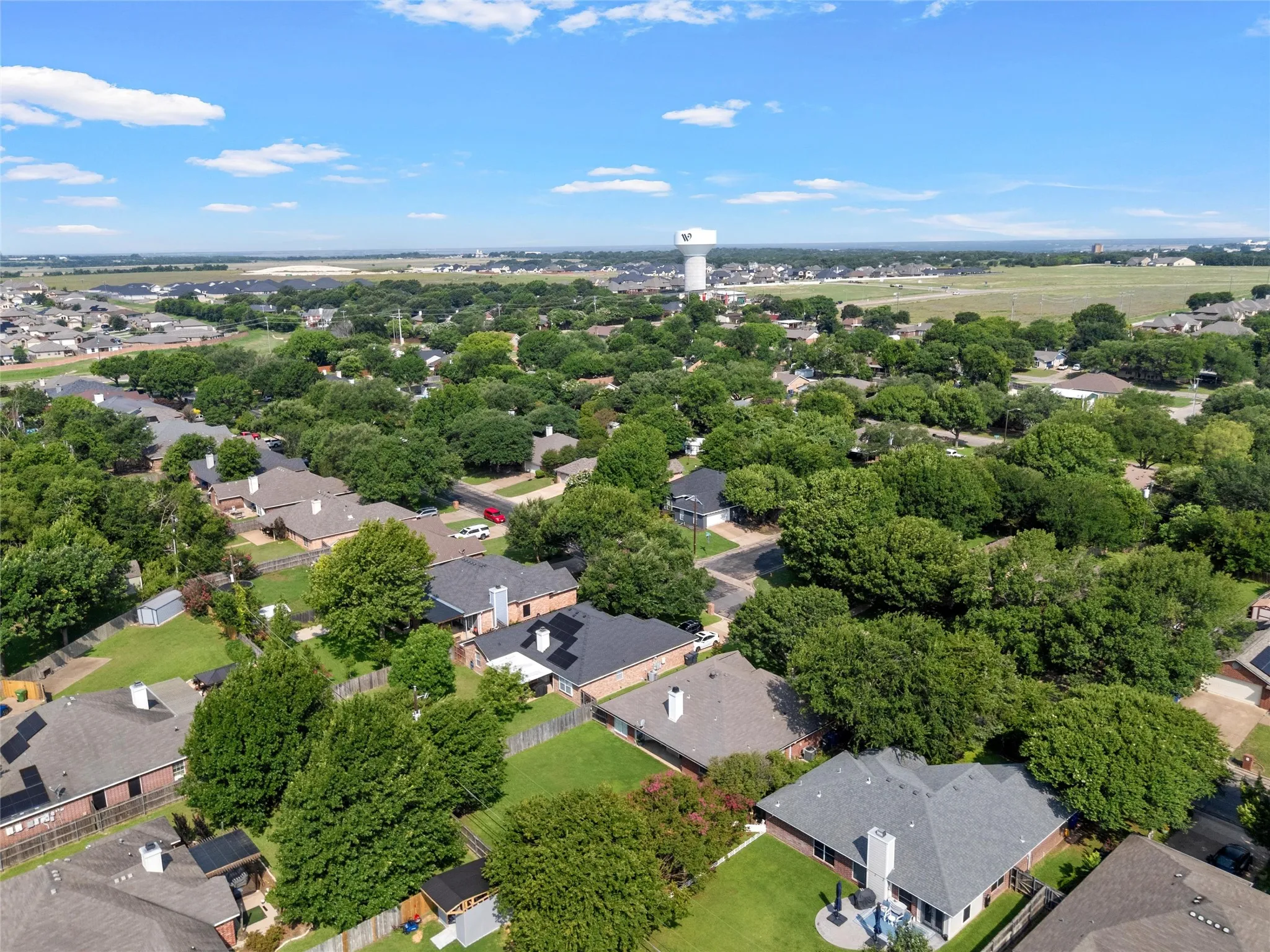 Single Family Residence For Sale in Mc Lennan County , 10604 Sierra West Drive, Waco, Texas 76712, 4 Bedrooms, 2 Bathrooms, 2 Garage spaces, 1,708 Sqft, built in 1995, Price $319,900, mls#21310127, Real Estate Agent in Waco, Homes For Sale in Mc Lennan county, Homes For Sale in Waco, Realtor in Waco Texas, Real Estate Brokerage Independent Realty Texas, Luminita Cordes Realtor