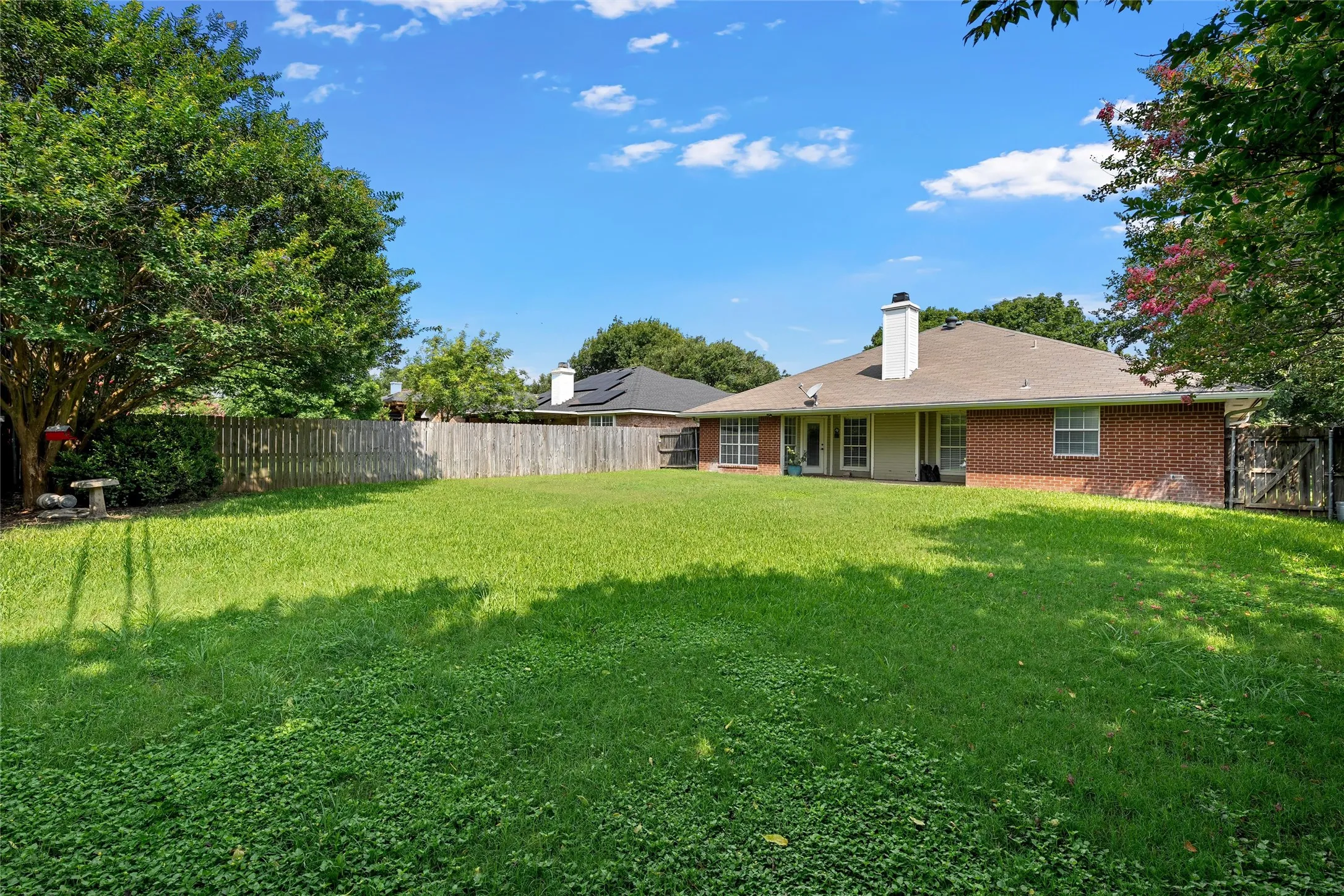 Single Family Residence For Sale in Mc Lennan County , 10604 Sierra West Drive, Waco, Texas 76712, 4 Bedrooms, 2 Bathrooms, 2 Garage spaces, 1,708 Sqft, built in 1995, Price $319,900, mls#21310127, Real Estate Agent in Waco, Homes For Sale in Mc Lennan county, Homes For Sale in Waco, Realtor in Waco Texas, Real Estate Brokerage Independent Realty Texas, Luminita Cordes Realtor