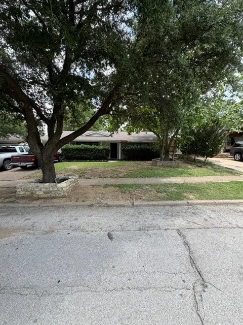 Single Family Residence For Sale in Dallas County , 430 W Phillips Court, Grand Prairie, Texas 75051, 3 Bedroom, 1 Bathroom, 1 Garage spaces, 1,074 Sqft, built in 1956, mls#21310610, Real Estate Agent in Grand Prairie, Homes For Sale in Dallas county, Homes For Sale in Grand Prairie, Realtor in Grand Prairie Texas, Real Estate Brokerage Independent Realty Texas, Luminita Cordes Realtor