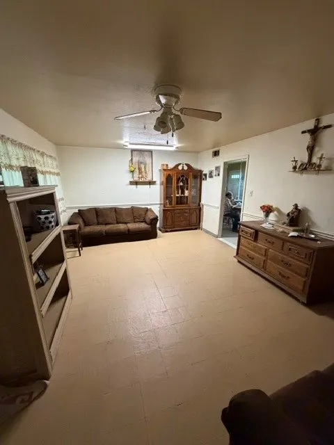 Single Family Residence For Sale in Dallas County , 430 W Phillips Court, Grand Prairie, Texas 75051, 3 Bedroom, 1 Bathroom, 1 Garage spaces, 1,074 Sqft, built in 1956, mls#21310610, Real Estate Agent in Grand Prairie, Homes For Sale in Dallas county, Homes For Sale in Grand Prairie, Realtor in Grand Prairie Texas, Real Estate Brokerage Independent Realty Texas, Luminita Cordes Realtor