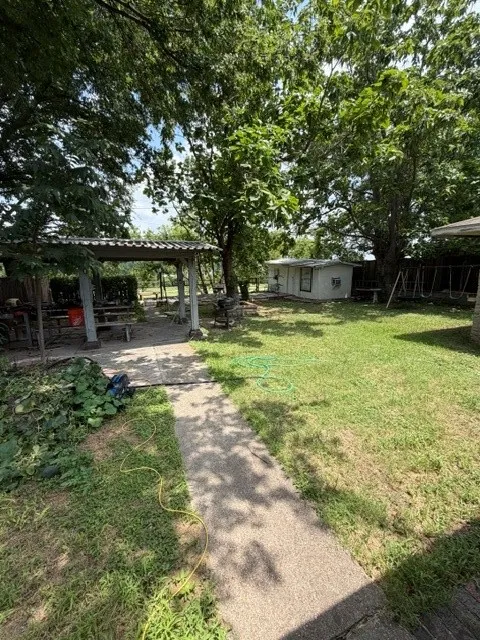 Single Family Residence For Sale in Dallas County , 430 W Phillips Court, Grand Prairie, Texas 75051, 3 Bedroom, 1 Bathroom, 1 Garage spaces, 1,074 Sqft, built in 1956, mls#21310610, Real Estate Agent in Grand Prairie, Homes For Sale in Dallas county, Homes For Sale in Grand Prairie, Realtor in Grand Prairie Texas, Real Estate Brokerage Independent Realty Texas, Luminita Cordes Realtor