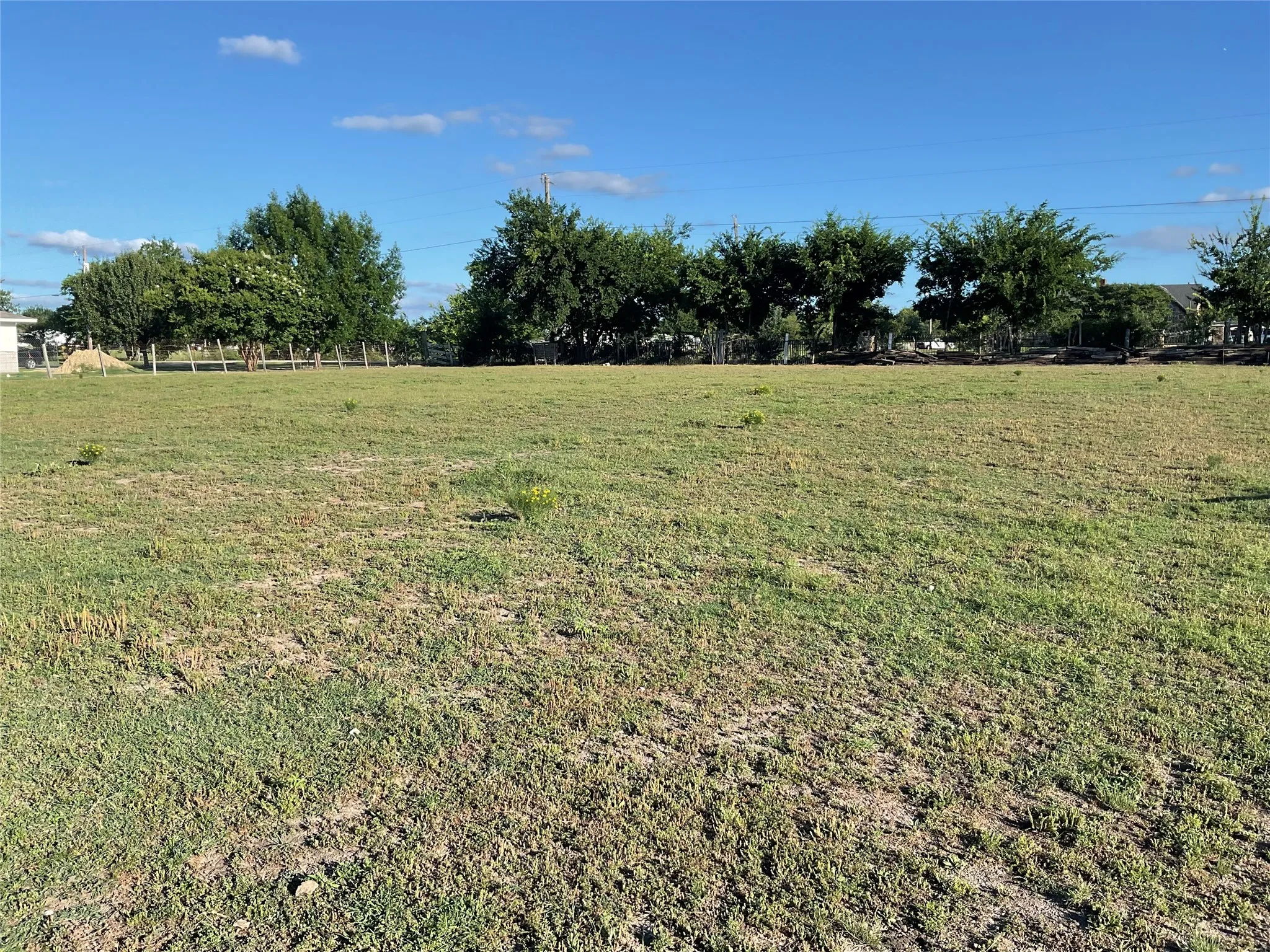 Single Family Residence For Sale in Hunt County , 5602 County Road 2526, Royse City, Texas 75189, 3 Bedroom, 2 Bathroom, 2 Garage spaces, 1,600 Sqft, built in 1986, mls#21307884, Real Estate Agent in Royse City, Homes For Sale in Hunt county, Homes For Sale in Royse City, Realtor in Royse City Texas, Real Estate Brokerage Independent Realty Texas, Luminita Cordes Realtor