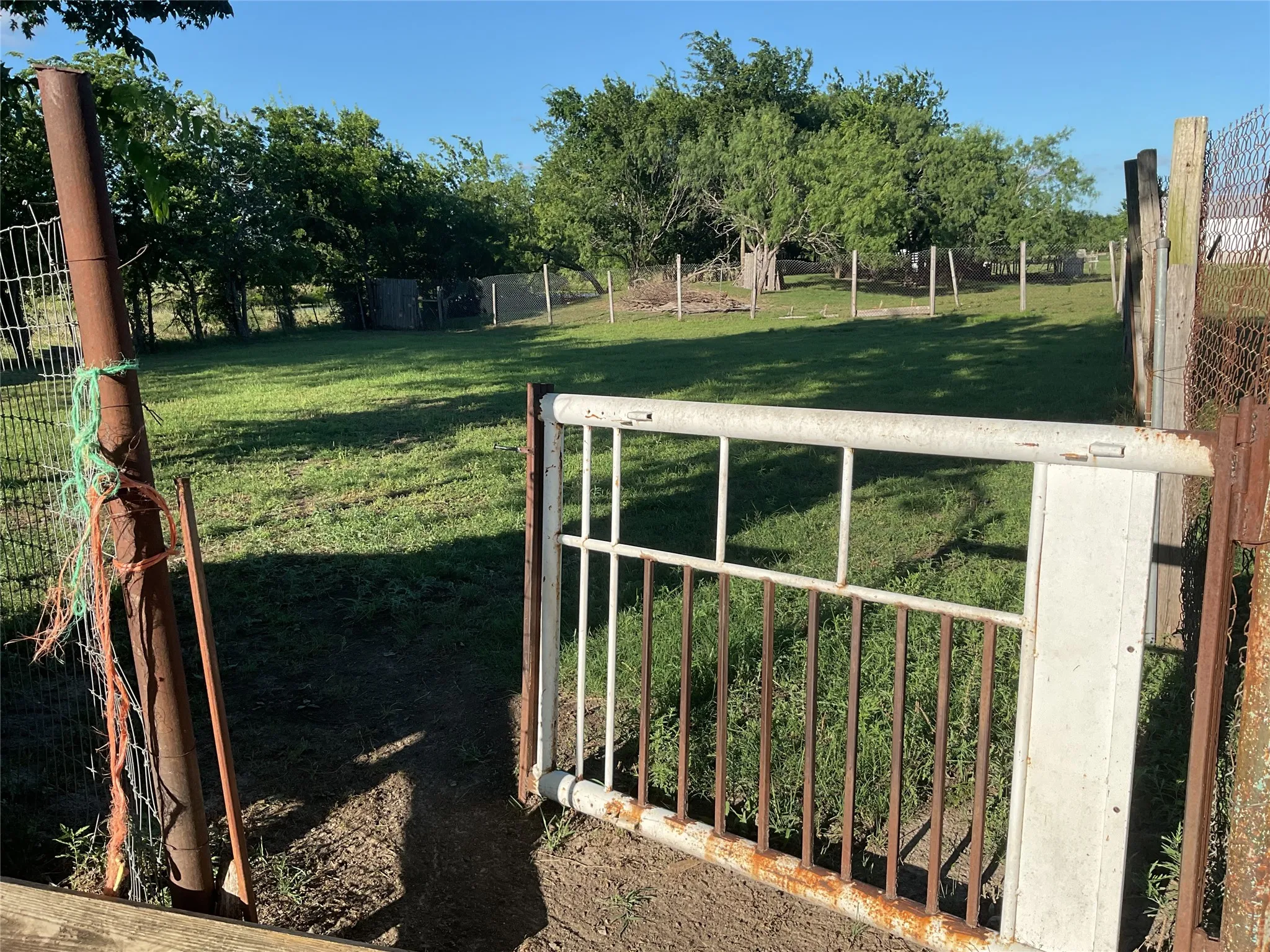 Single Family Residence For Sale in Hunt County , 5602 County Road 2526, Royse City, Texas 75189, 3 Bedroom, 2 Bathroom, 2 Garage spaces, 1,600 Sqft, built in 1986, mls#21307884, Real Estate Agent in Royse City, Homes For Sale in Hunt county, Homes For Sale in Royse City, Realtor in Royse City Texas, Real Estate Brokerage Independent Realty Texas, Luminita Cordes Realtor