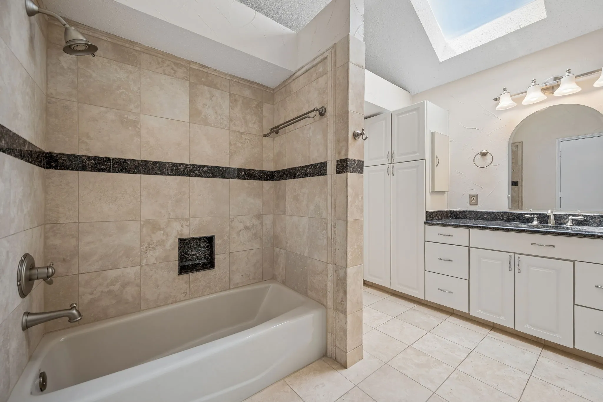 Single Family Residence For Sale in Denton County , 2612 Fountainview Drive, Corinth, Texas 76210, 3 Bedroom, 2 Bathroom, 2 Garage spaces, 1,741 Sqft, built in 1994, mls#21303352, Real Estate Agent in Corinth, Homes For Sale in Denton county, Homes For Sale in Corinth, Realtor in Corinth Texas, Real Estate Brokerage Independent Realty Texas, Luminita Cordes Realtor