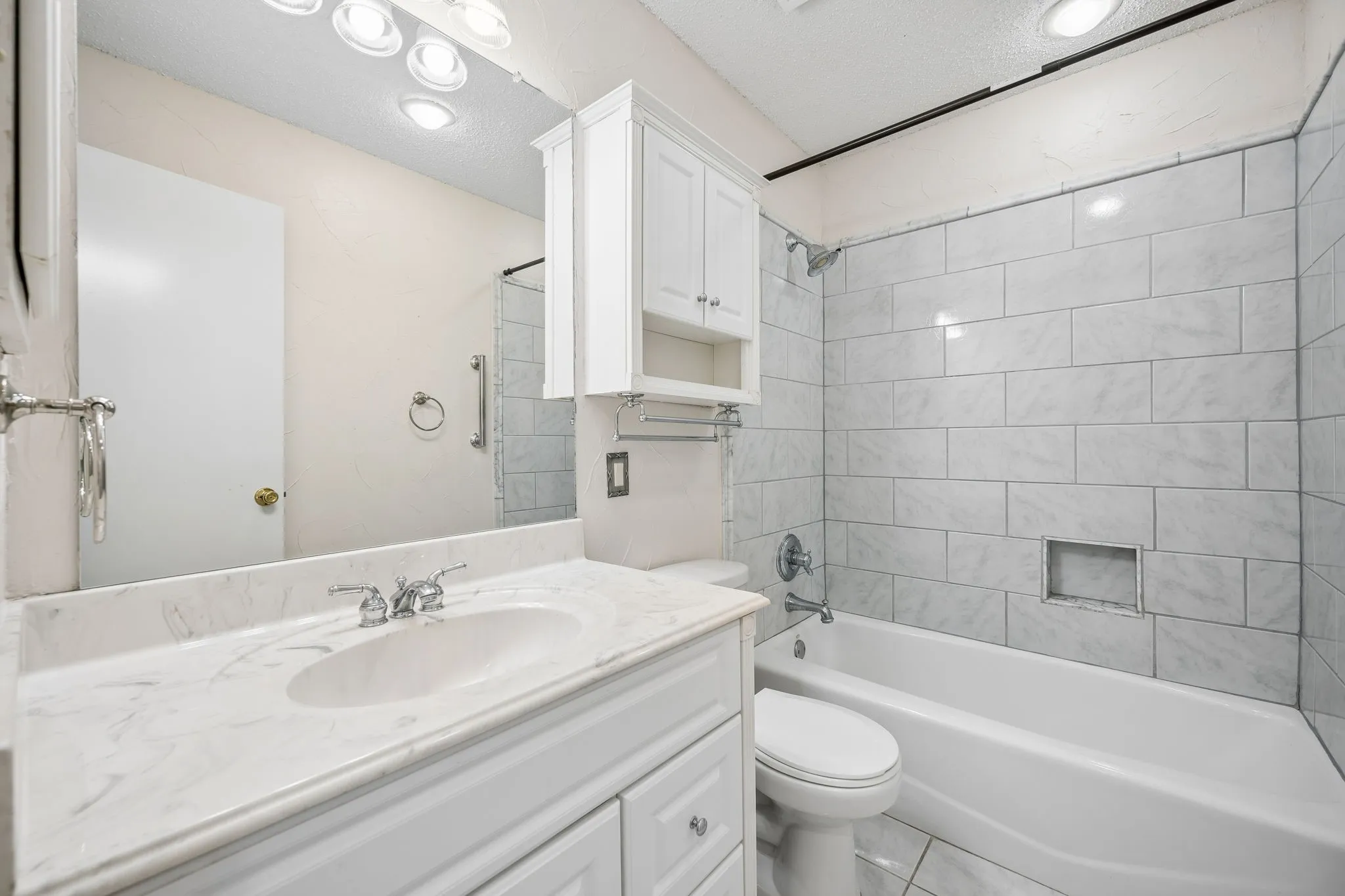 Single Family Residence For Sale in Denton County , 2612 Fountainview Drive, Corinth, Texas 76210, 3 Bedroom, 2 Bathroom, 2 Garage spaces, 1,741 Sqft, built in 1994, mls#21303352, Real Estate Agent in Corinth, Homes For Sale in Denton county, Homes For Sale in Corinth, Realtor in Corinth Texas, Real Estate Brokerage Independent Realty Texas, Luminita Cordes Realtor