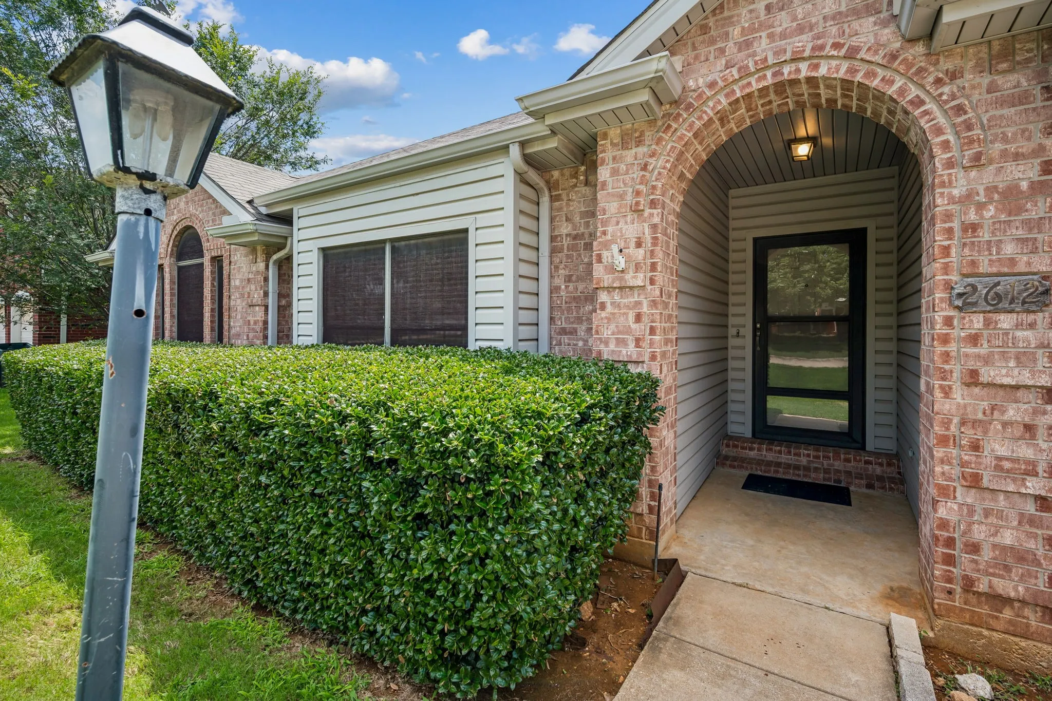 Single Family Residence For Sale in Denton County , 2612 Fountainview Drive, Corinth, Texas 76210, 3 Bedroom, 2 Bathroom, 2 Garage spaces, 1,741 Sqft, built in 1994, mls#21303352, Real Estate Agent in Corinth, Homes For Sale in Denton county, Homes For Sale in Corinth, Realtor in Corinth Texas, Real Estate Brokerage Independent Realty Texas, Luminita Cordes Realtor