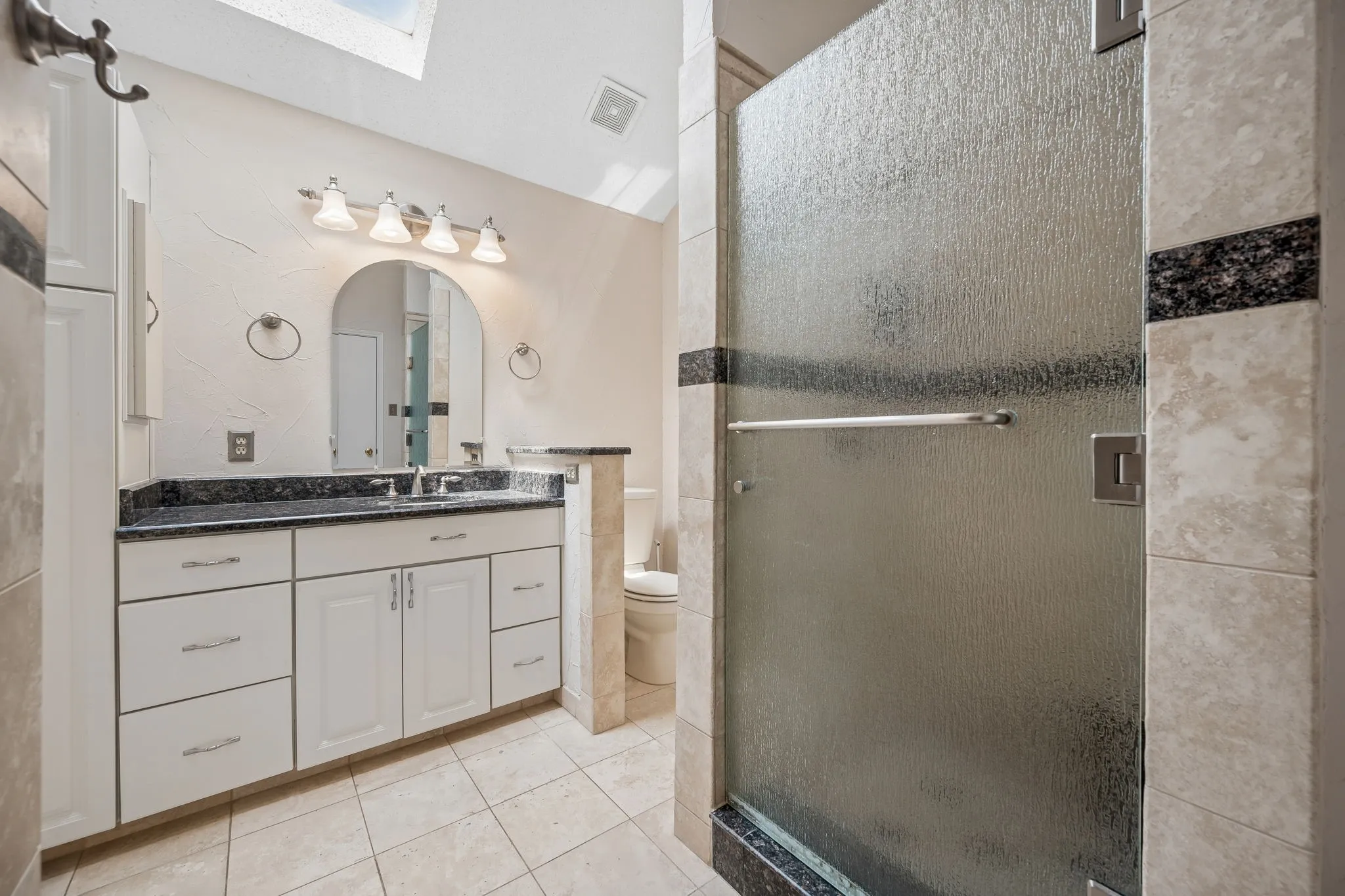 Single Family Residence For Sale in Denton County , 2612 Fountainview Drive, Corinth, Texas 76210, 3 Bedroom, 2 Bathroom, 2 Garage spaces, 1,741 Sqft, built in 1994, mls#21303352, Real Estate Agent in Corinth, Homes For Sale in Denton county, Homes For Sale in Corinth, Realtor in Corinth Texas, Real Estate Brokerage Independent Realty Texas, Luminita Cordes Realtor