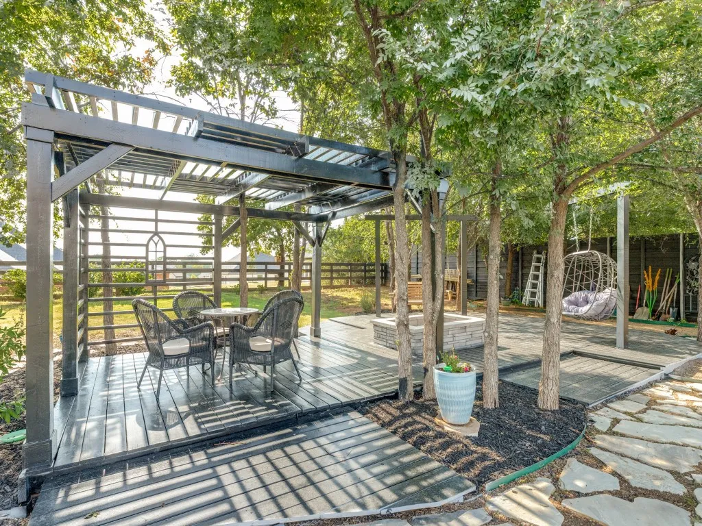 Outdoor dining at its finest!