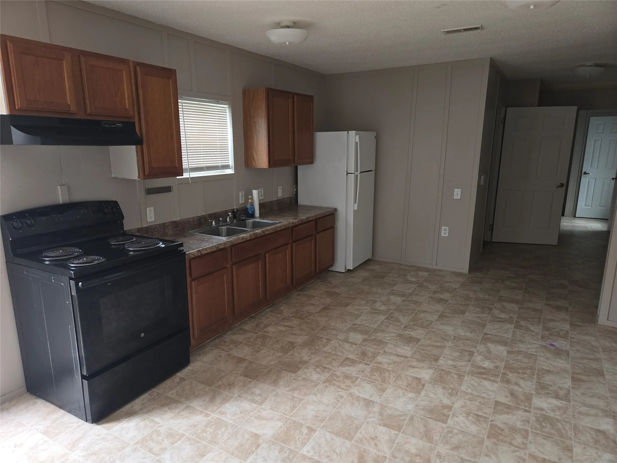 Manufactured Home For Rent in Johnson County , 3901 County Road 317 #45, Cleburne, Texas 76031, 2 Bedrooms, 1 Bathroom, Garage spaces, 880 Sqft, built in 2015, Price $1,400, mls#21310657, Real Estate Agent in Cleburne, Homes For Rent in Johnson county, Homes For Rent in Cleburne, Realtor in Cleburne Texas, Real Estate Brokerage Independent Realty Texas, Luminita Cordes Realtor