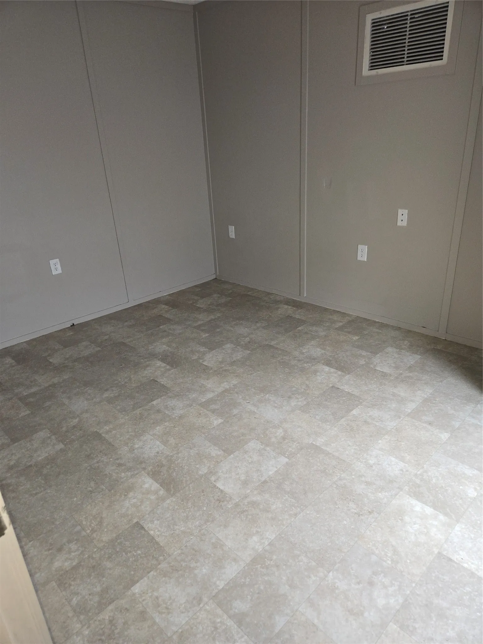 Manufactured Home For Rent in Johnson County , 3901 County Road 317 #45, Cleburne, Texas 76031, 2 Bedrooms, 1 Bathroom, Garage spaces, 880 Sqft, built in 2015, Price $1,400, mls#21310657, Real Estate Agent in Cleburne, Homes For Rent in Johnson county, Homes For Rent in Cleburne, Realtor in Cleburne Texas, Real Estate Brokerage Independent Realty Texas, Luminita Cordes Realtor
