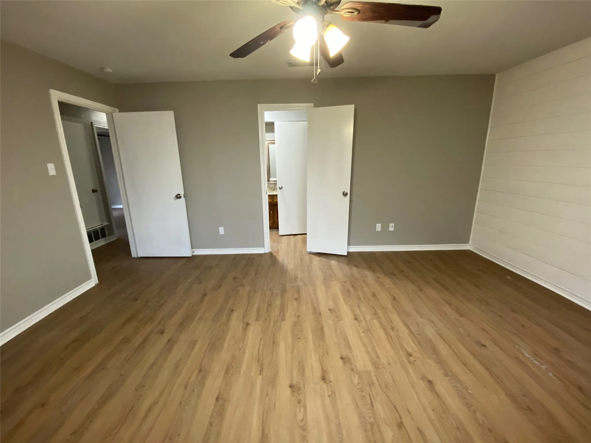 Single Family Residence For Rent in Rockwall County , 307 Wildwood Lane, Rockwall, Texas 75087, 3 Bedroom, 2 Bathroom, 2 Garage spaces, 1,740 Sqft, built in 1985, mls#21310686, Real Estate Agent in Rockwall, Homes For Rent in Rockwall county, Homes For Rent in Rockwall, Realtor in Rockwall Texas, Real Estate Brokerage Independent Realty Texas, Luminita Cordes Realtor
