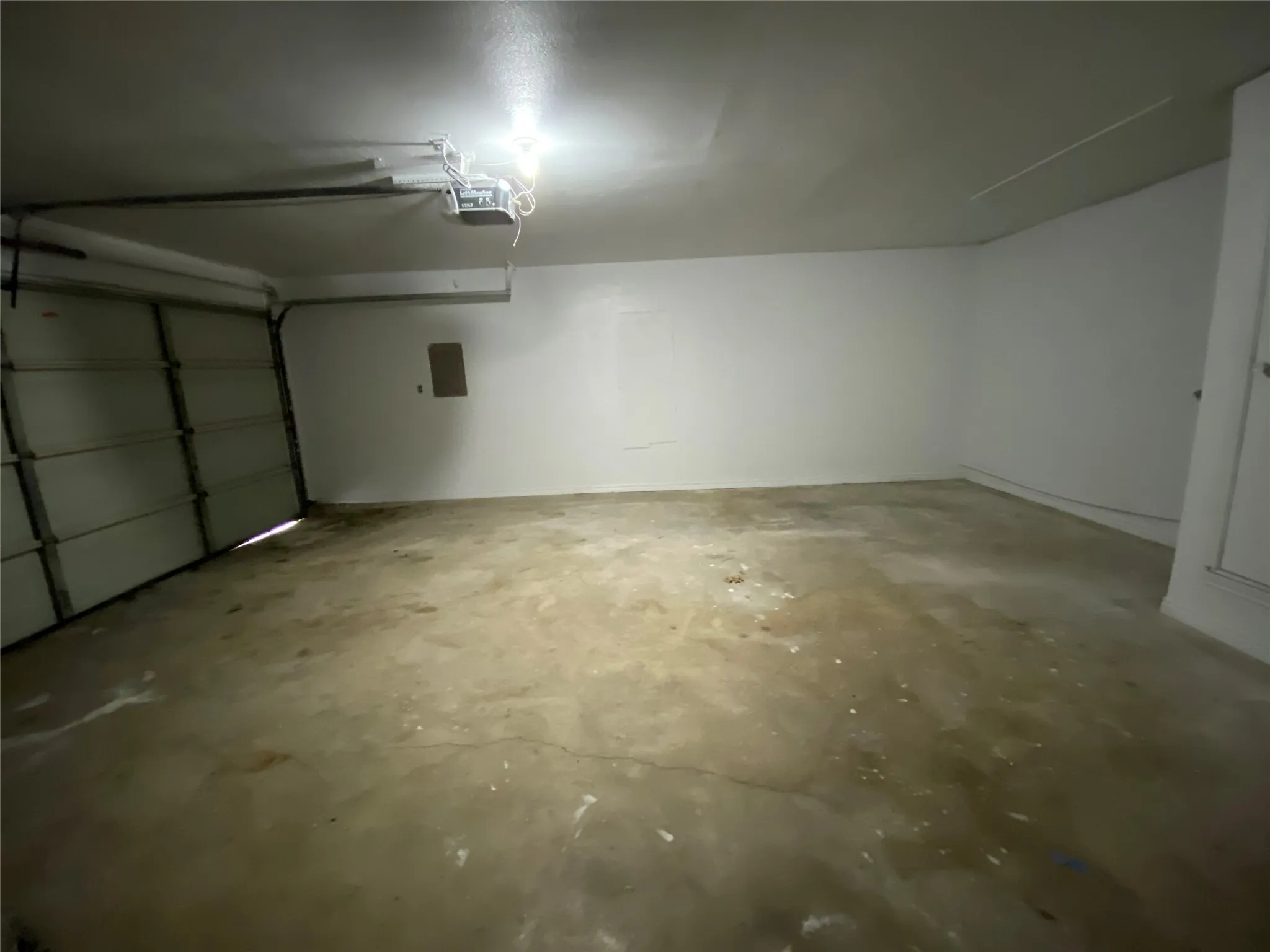 Single Family Residence For Rent in Rockwall County , 307 Wildwood Lane, Rockwall, Texas 75087, 3 Bedroom, 2 Bathroom, 2 Garage spaces, 1,740 Sqft, built in 1985, mls#21310686, Real Estate Agent in Rockwall, Homes For Rent in Rockwall county, Homes For Rent in Rockwall, Realtor in Rockwall Texas, Real Estate Brokerage Independent Realty Texas, Luminita Cordes Realtor
