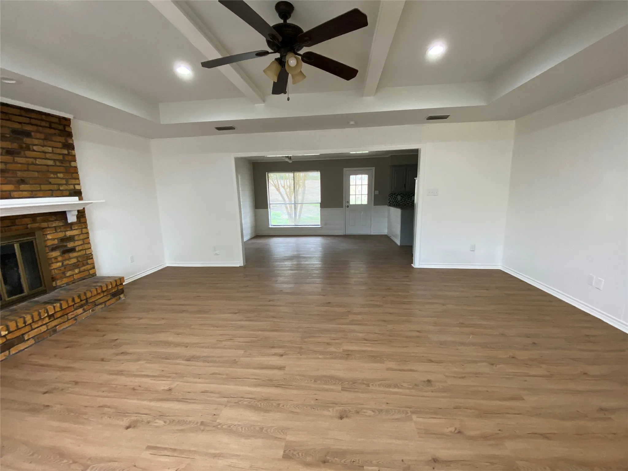 Single Family Residence For Rent in Rockwall County , 307 Wildwood Lane, Rockwall, Texas 75087, 3 Bedroom, 2 Bathroom, 2 Garage spaces, 1,740 Sqft, built in 1985, mls#21310686, Real Estate Agent in Rockwall, Homes For Rent in Rockwall county, Homes For Rent in Rockwall, Realtor in Rockwall Texas, Real Estate Brokerage Independent Realty Texas, Luminita Cordes Realtor