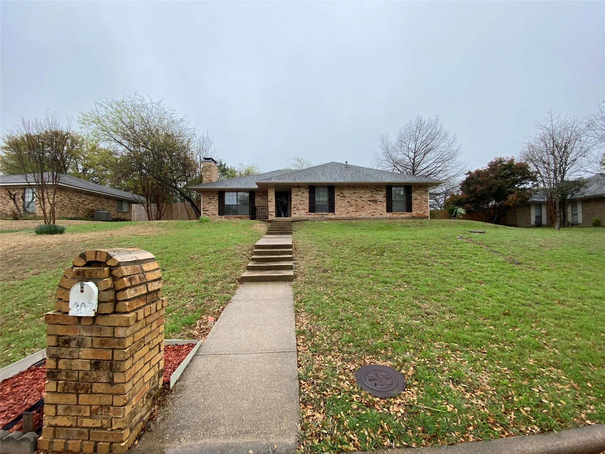 Single Family Residence For Rent in Rockwall County , 307 Wildwood Lane, Rockwall, Texas 75087, 3 Bedroom, 2 Bathroom, 2 Garage spaces, 1,740 Sqft, built in 1985, mls#21310686, Real Estate Agent in Rockwall, Homes For Rent in Rockwall county, Homes For Rent in Rockwall, Realtor in Rockwall Texas, Real Estate Brokerage Independent Realty Texas, Luminita Cordes Realtor