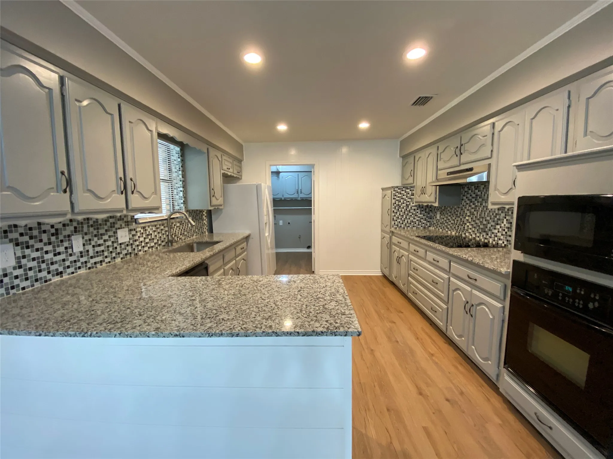 Single Family Residence For Rent in Rockwall County , 307 Wildwood Lane, Rockwall, Texas 75087, 3 Bedroom, 2 Bathroom, 2 Garage spaces, 1,740 Sqft, built in 1985, mls#21310686, Real Estate Agent in Rockwall, Homes For Rent in Rockwall county, Homes For Rent in Rockwall, Realtor in Rockwall Texas, Real Estate Brokerage Independent Realty Texas, Luminita Cordes Realtor