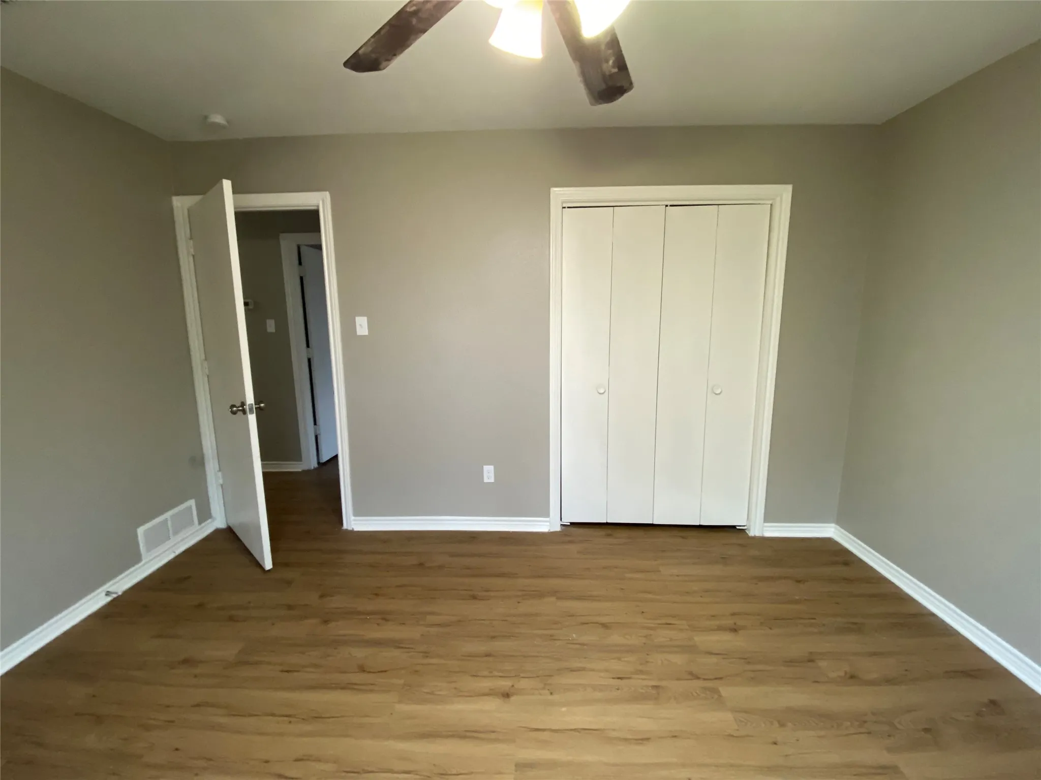 Single Family Residence For Rent in Rockwall County , 307 Wildwood Lane, Rockwall, Texas 75087, 3 Bedroom, 2 Bathroom, 2 Garage spaces, 1,740 Sqft, built in 1985, mls#21310686, Real Estate Agent in Rockwall, Homes For Rent in Rockwall county, Homes For Rent in Rockwall, Realtor in Rockwall Texas, Real Estate Brokerage Independent Realty Texas, Luminita Cordes Realtor