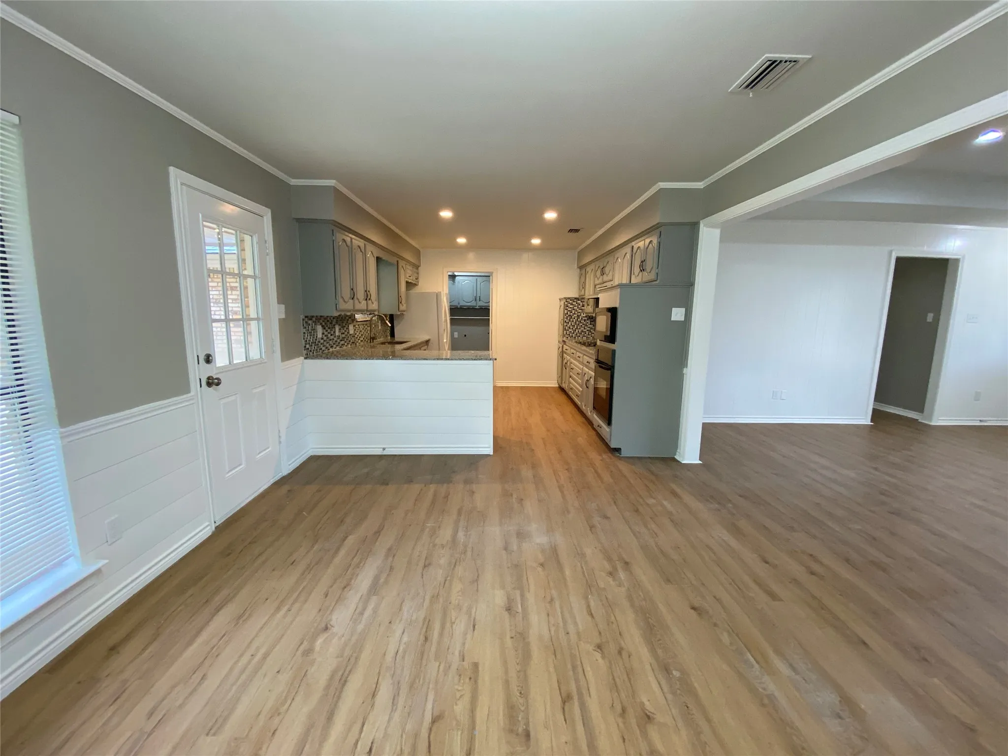 Single Family Residence For Rent in Rockwall County , 307 Wildwood Lane, Rockwall, Texas 75087, 3 Bedroom, 2 Bathroom, 2 Garage spaces, 1,740 Sqft, built in 1985, mls#21310686, Real Estate Agent in Rockwall, Homes For Rent in Rockwall county, Homes For Rent in Rockwall, Realtor in Rockwall Texas, Real Estate Brokerage Independent Realty Texas, Luminita Cordes Realtor